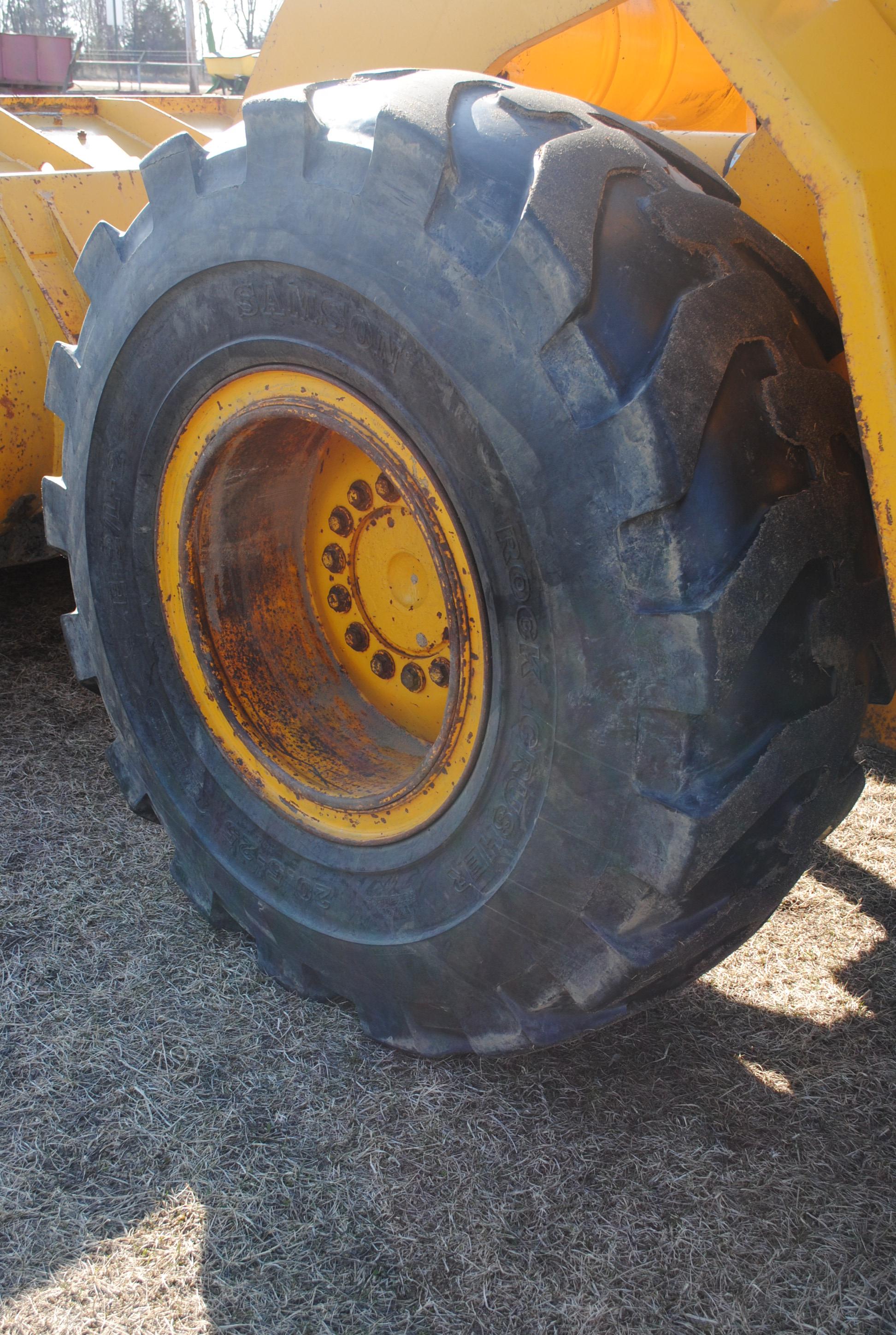 John Deere 544E Loader with snow bucket, this was bought from a local City 2 years ago, 20.5-25 tire