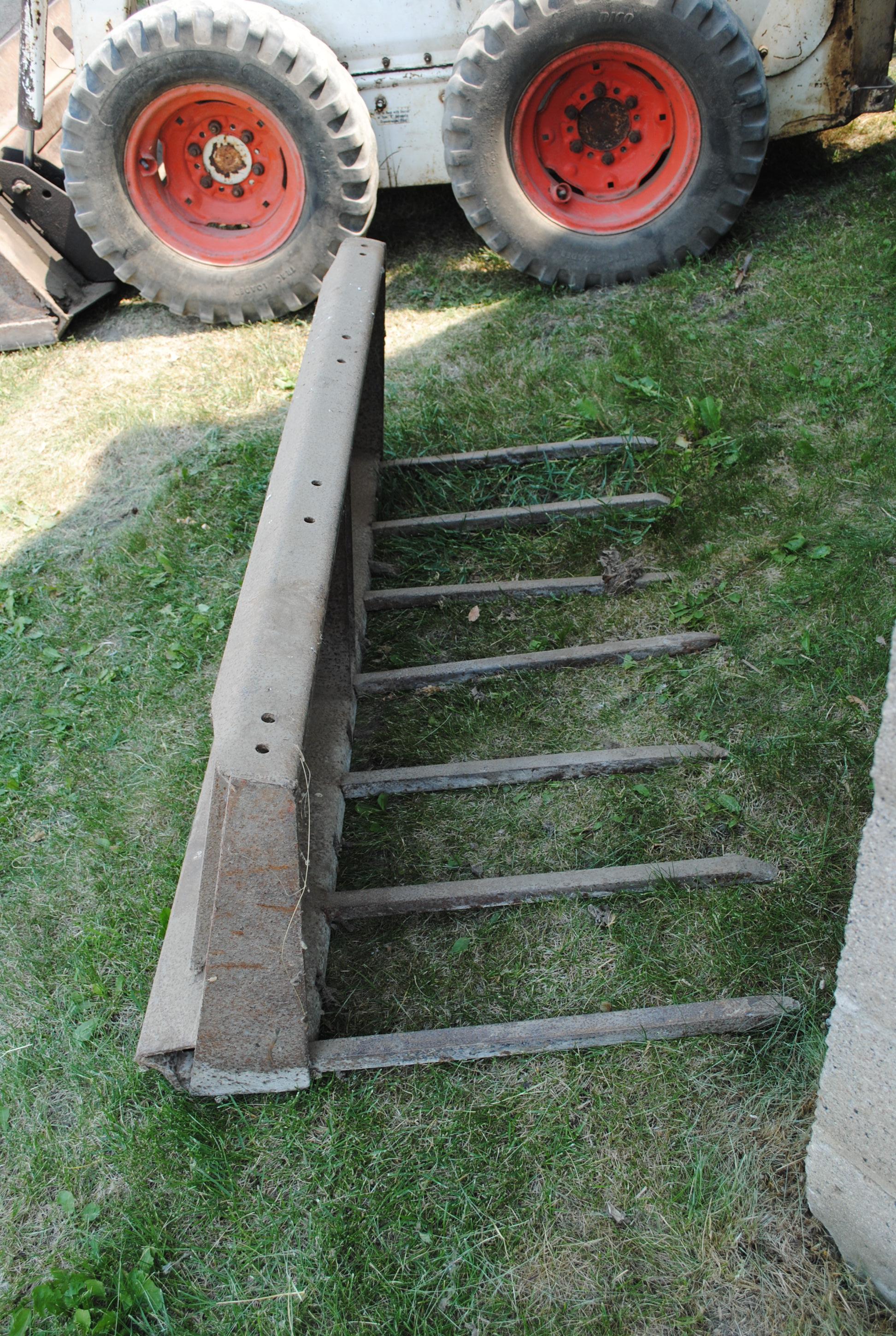 Bobcat M-610 with 55" material bucket & 55" manure fork, was overhauled in 1998 when it had 2,965 ho