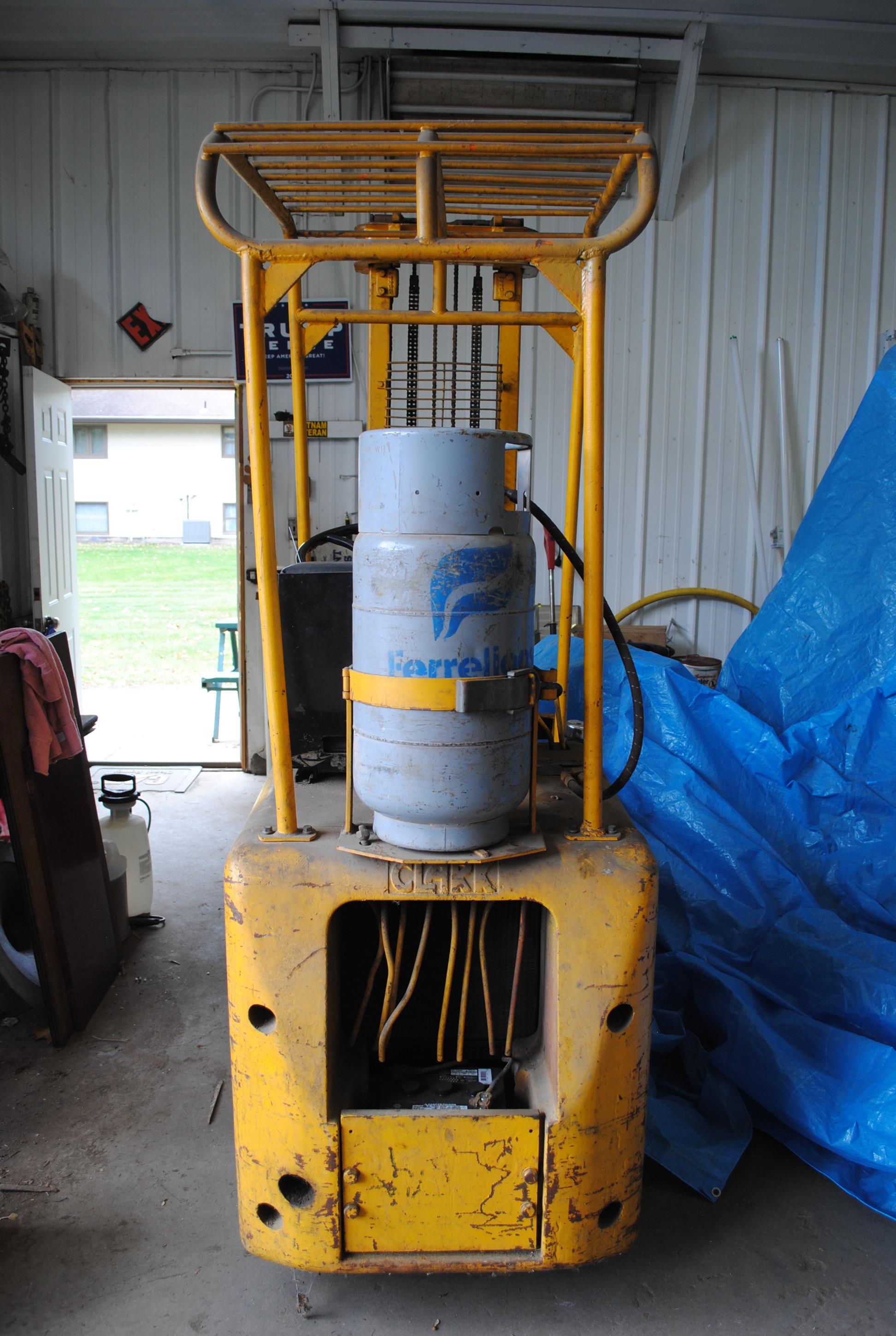 Clipper 2000# Fork Lift, LP, shows 7,580 hours, Serial No. CEC 191-375-119