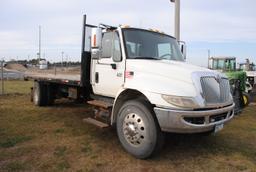 2007 International 4300, DT466 engine, flat bed electric over hydraulic hoist on bed 8'x20', automat