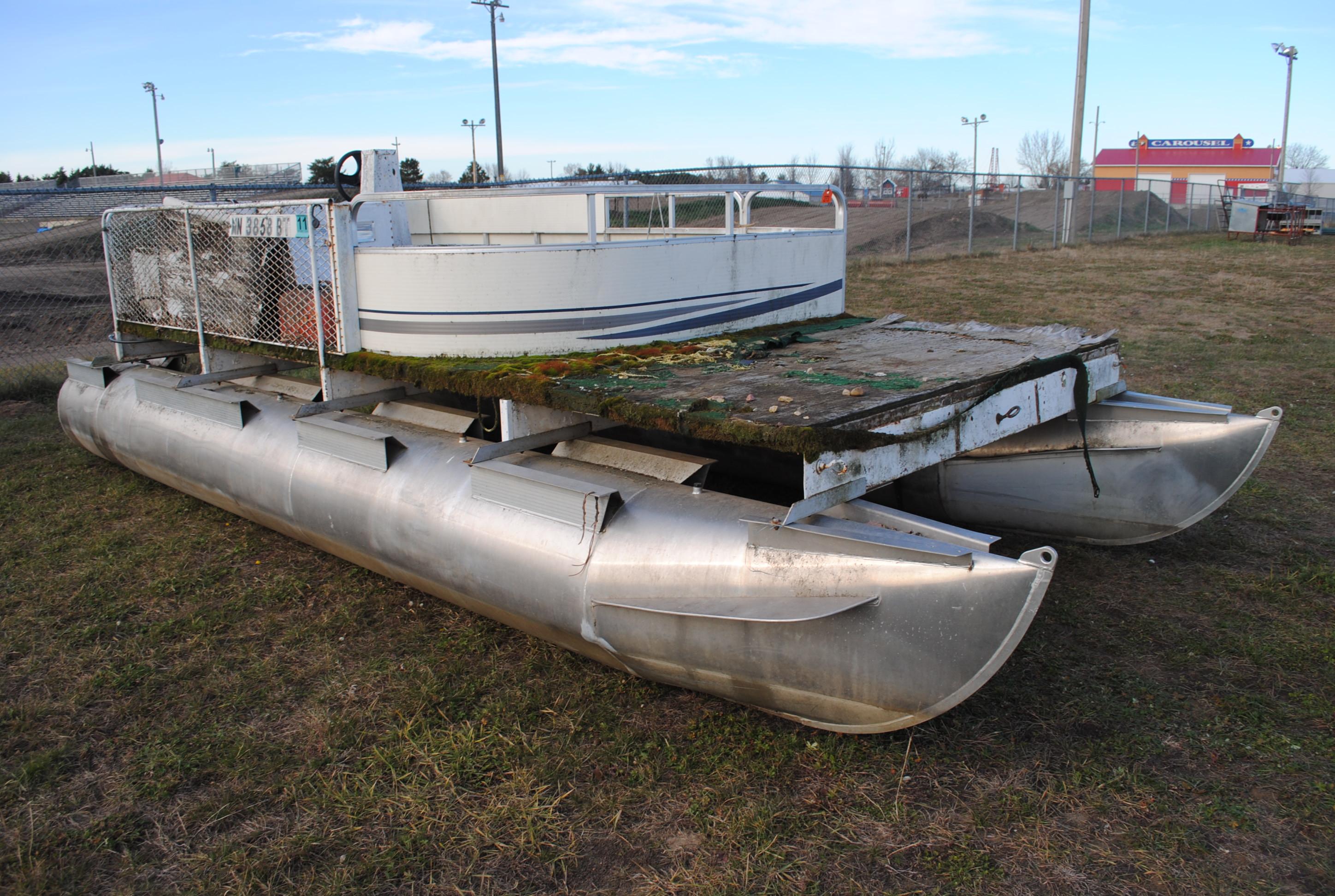 1972 Bennington Palm Beach Pontoon, 20', Evinrude 25HP motor, needs new deck & engine, no trailer