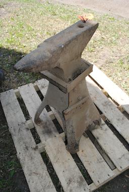 Anvil on Stand, 18-3/4" x 3.5'