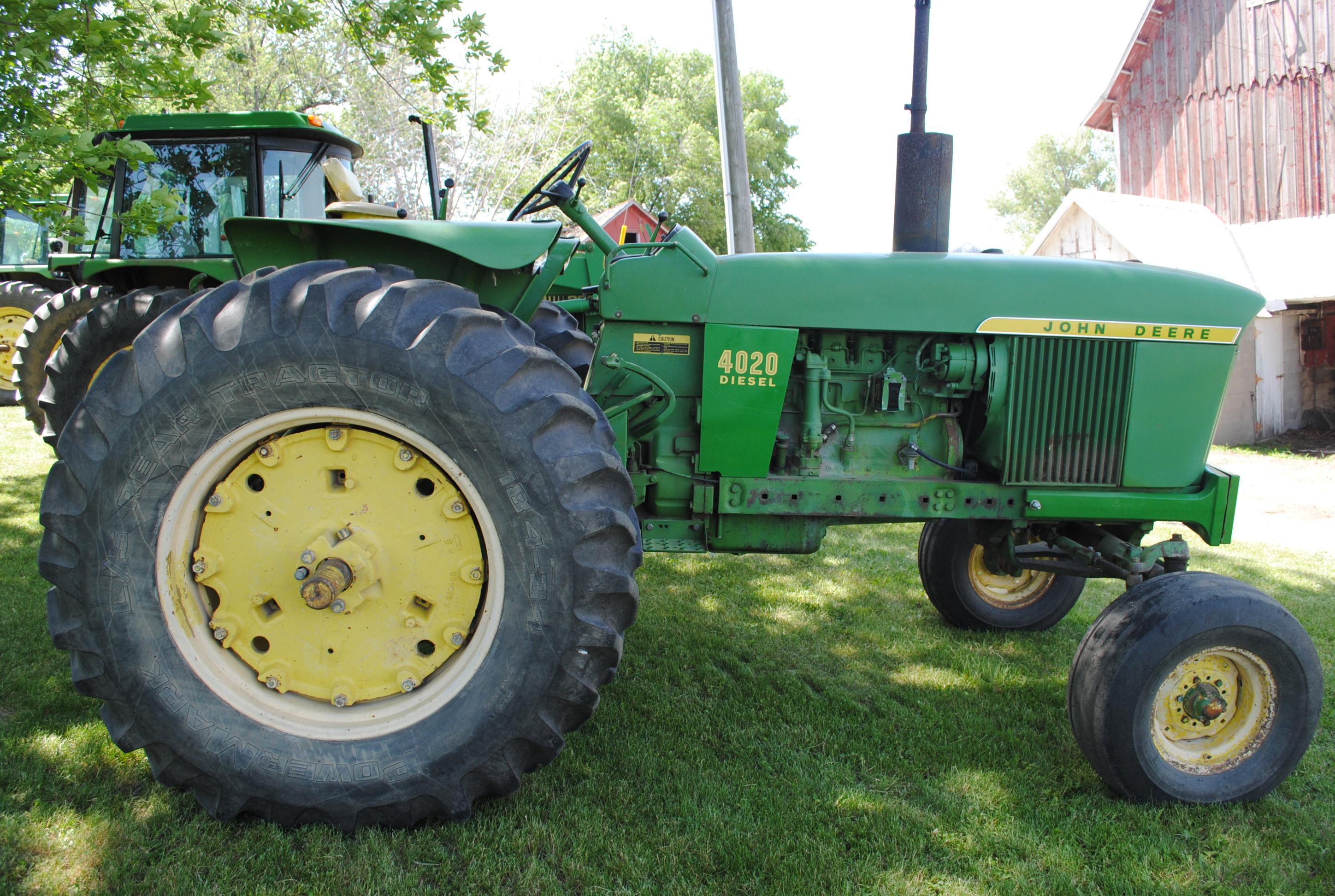 John Deere 4020 Diesel, Synchro Shift, 540 pto, 3-point, 2 hydraulics, fenders, 18.4-34 rears/11L-15