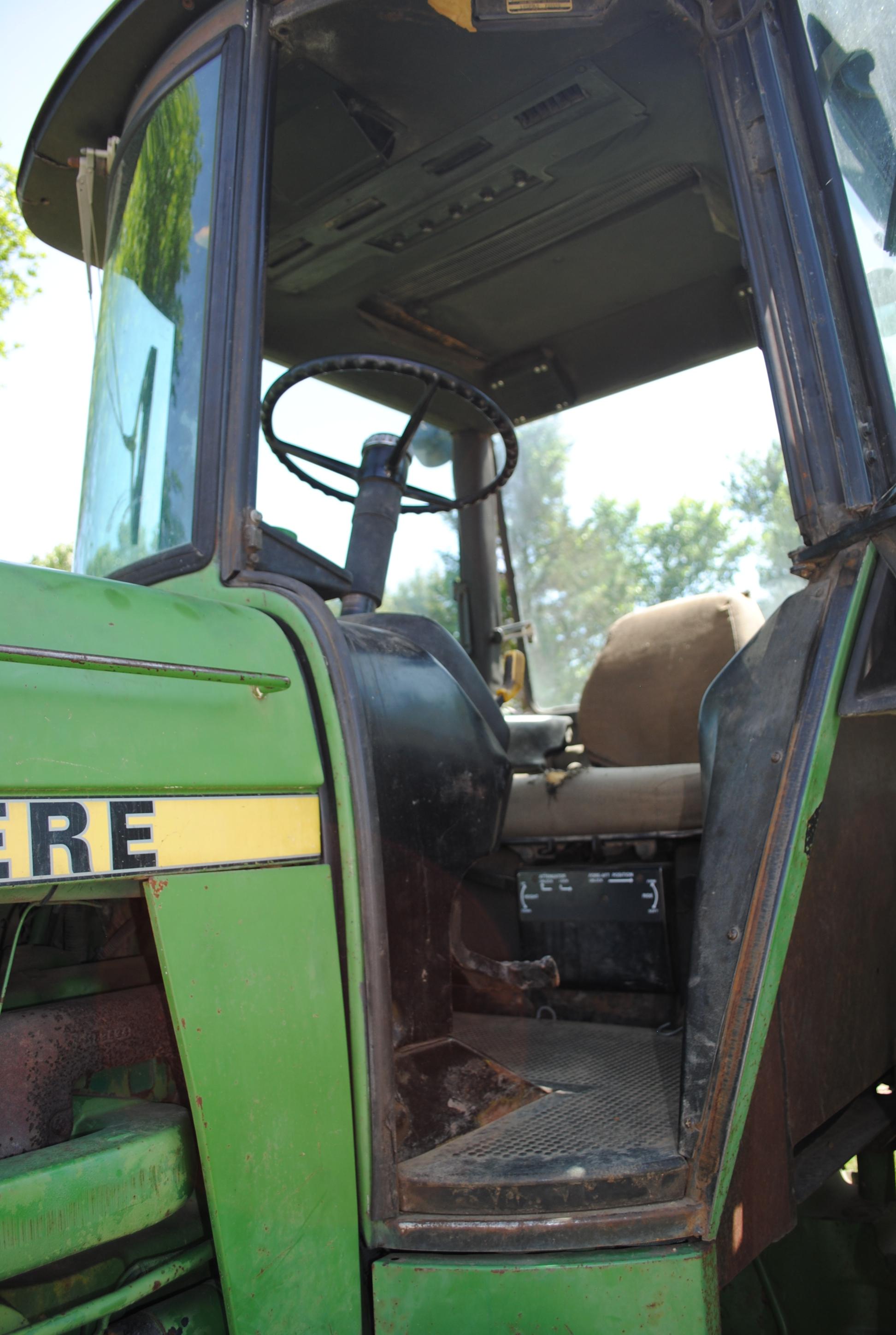 John Deere 4440 Diesel with 8-speed Powershift + 4 rev. transmission, 3 hydraulics, 3-point, Soundgu