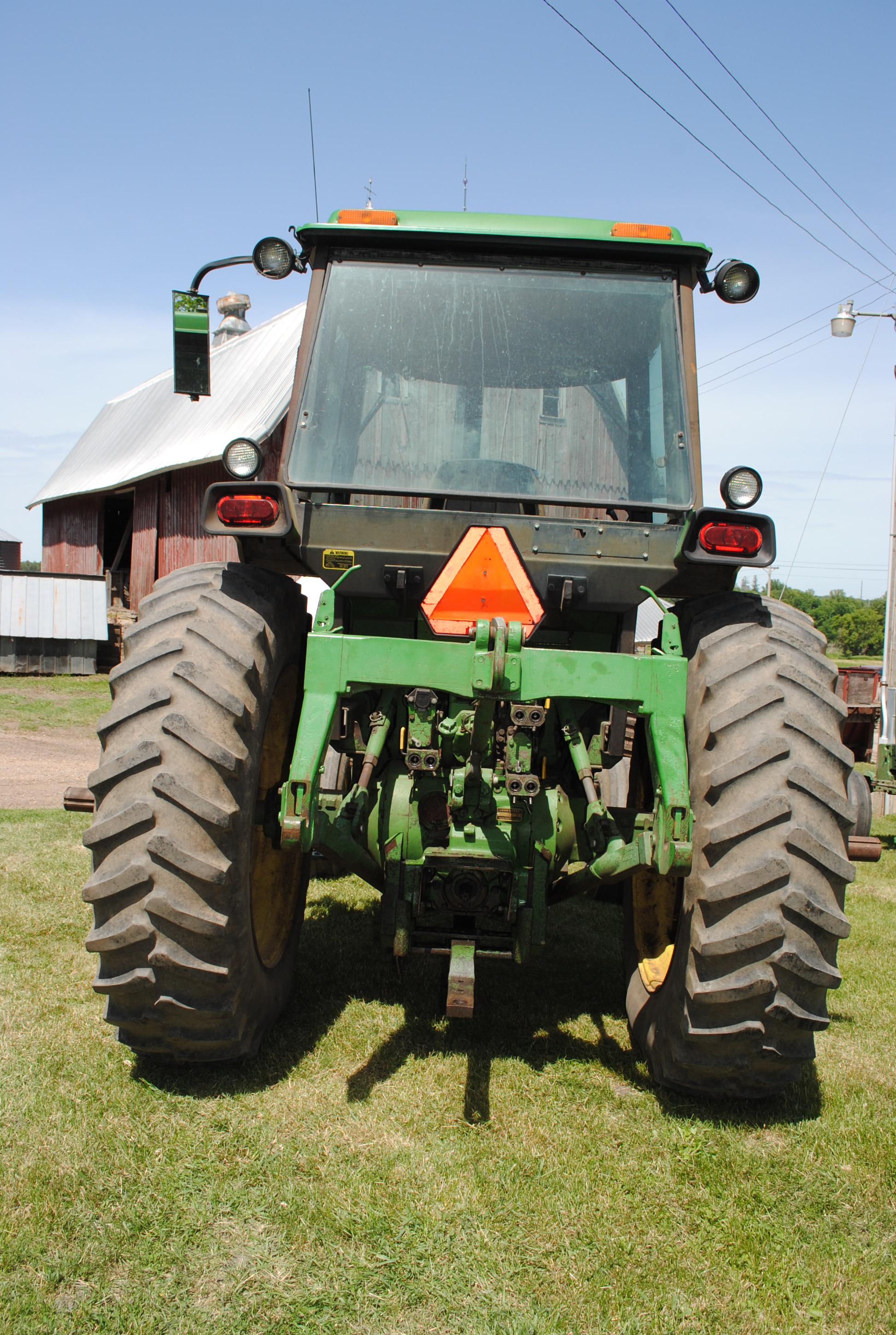 John Deere 4440 Diesel with 8-speed Powershift + 4 rev. transmission, 3 hydraulics, 3-point, Soundgu