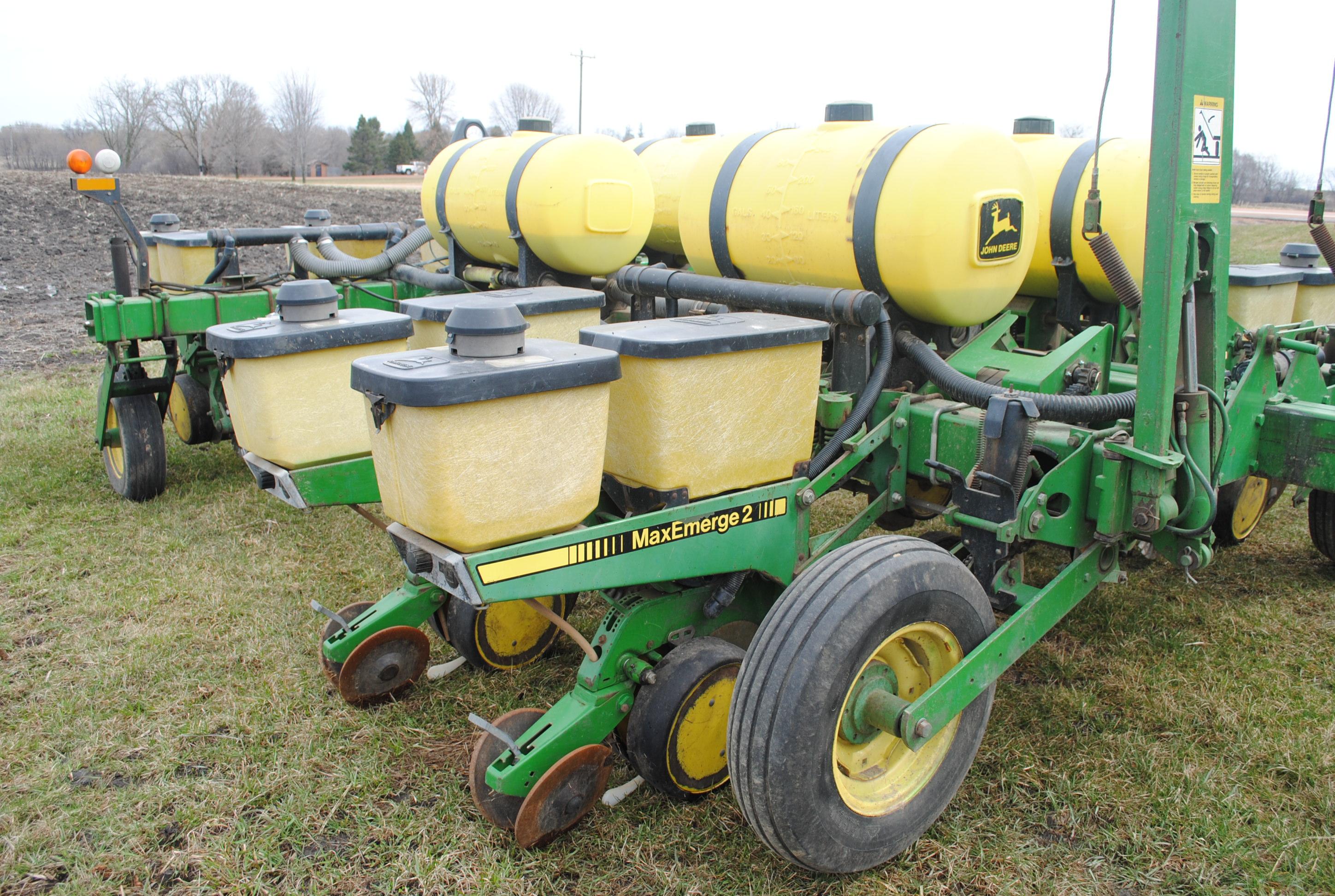 John Deere 7200 MaxEmerge 2 8-Row Hydraulic Front Fold Planter, liquid fertilizer & insecticide boxe