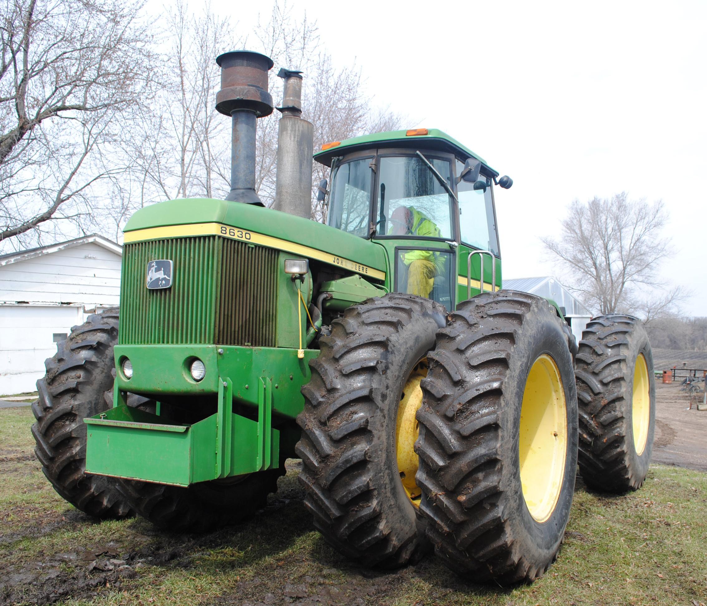 John Deere 8630 4WD, Soundguard cab, axle hubs, 3-point, pto, 3 hydraulics & electric, Quad Range, 5