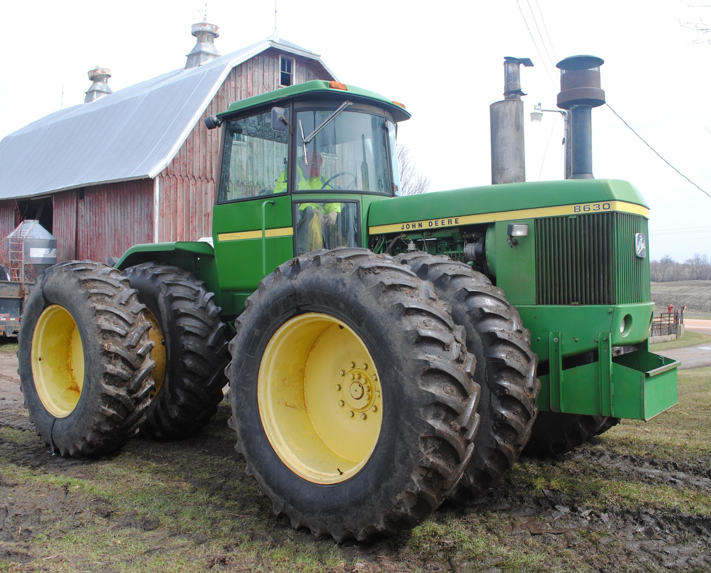 John Deere 8630 4WD, Soundguard cab, axle hubs, 3-point, pto, 3 hydraulics & electric, Quad Range, 5