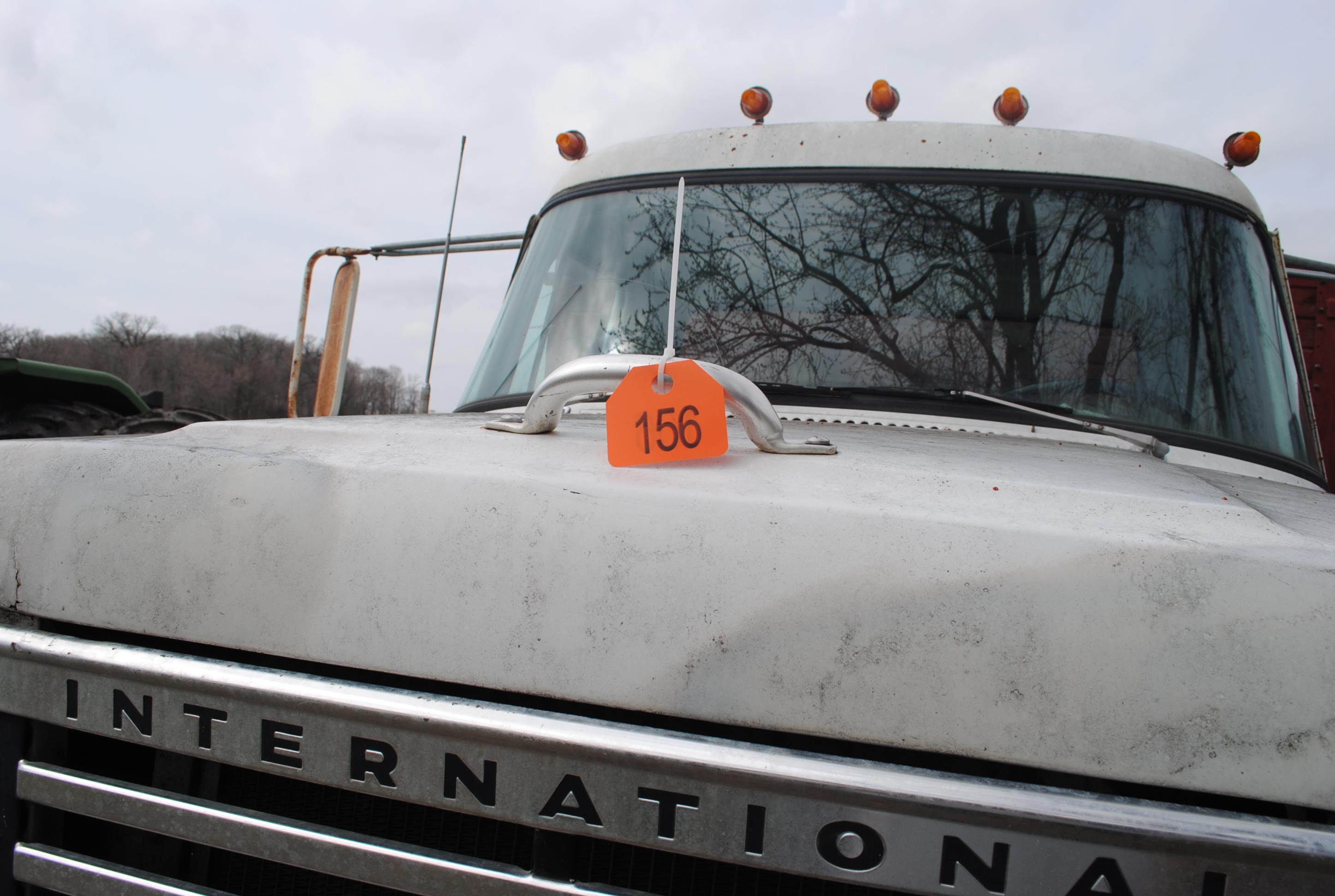 1978 International Loadstar 1700 5 + 2-speed transmission, with Omaha Standard 16' wood sided grain