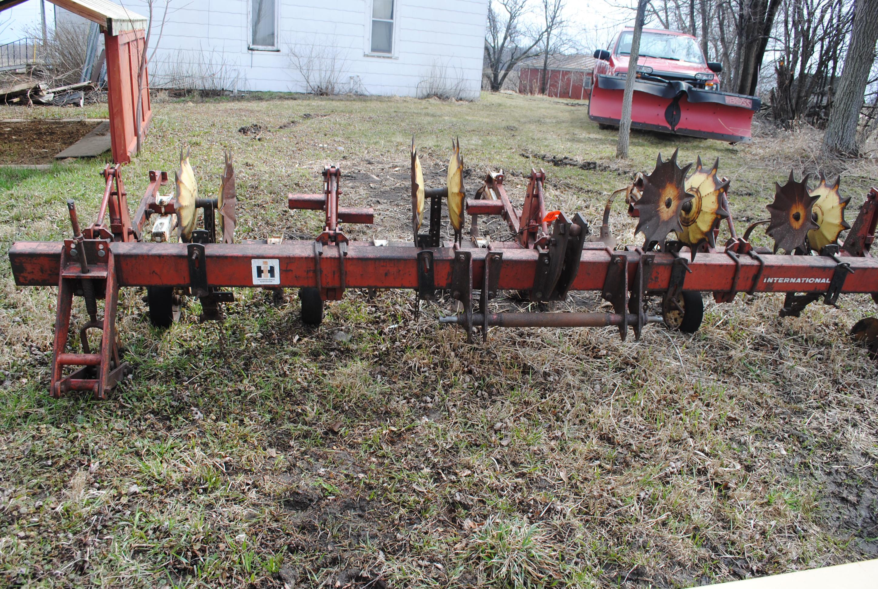 International 4-Row Cultivator with rolling shields