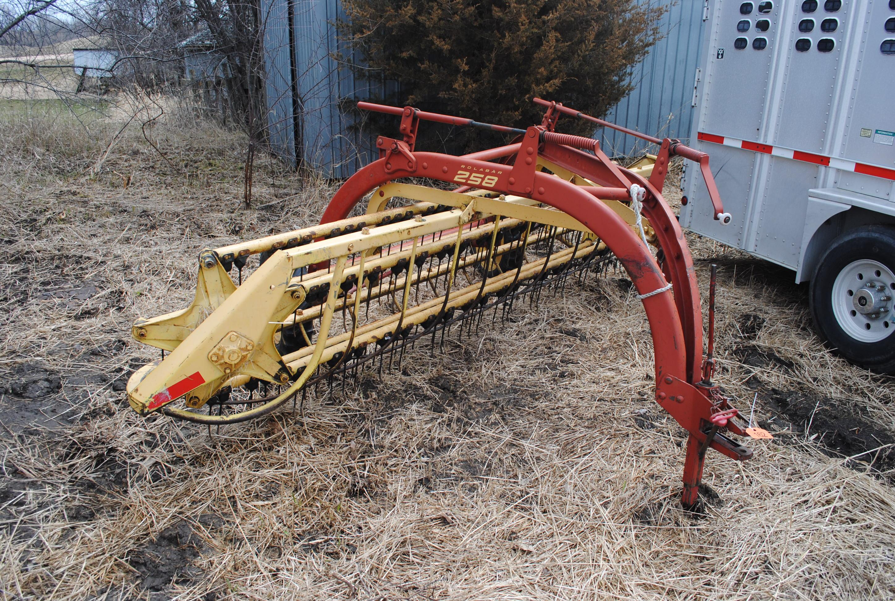 New Holland 258 Rollabar Hay Rake with Rubber Mounted Teeth