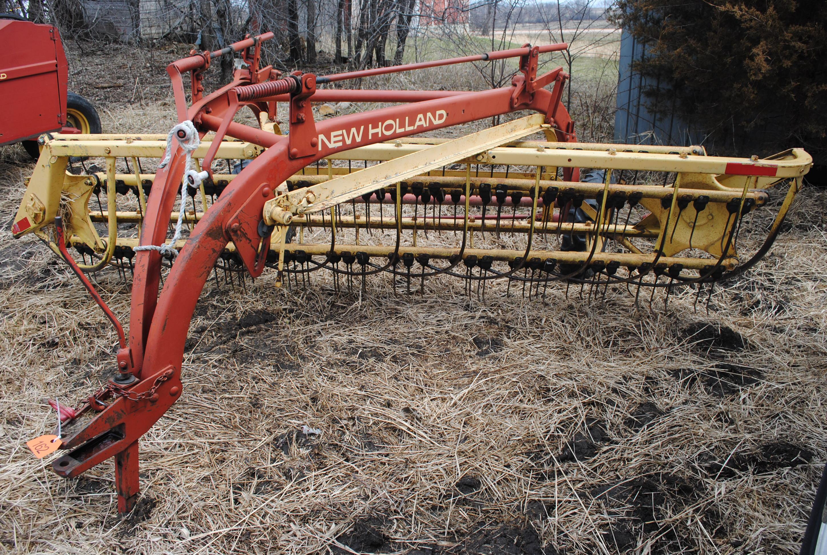 New Holland 258 Rollabar Hay Rake with Rubber Mounted Teeth