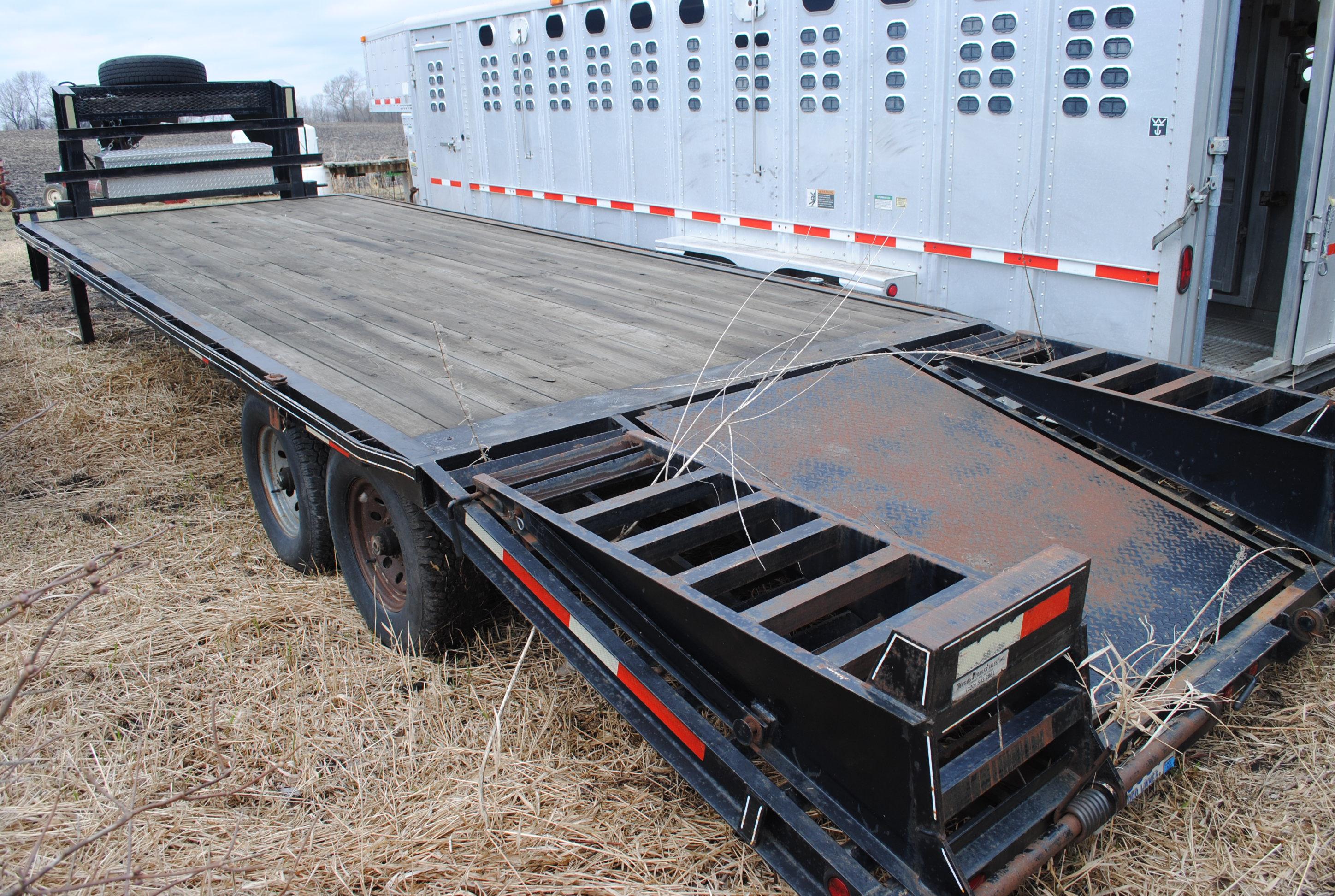 Delta Gooseneck Flatbed Trailer, 20' + 5' beaver tail, 102" wide, flip over ramps, flip-up beaver ta