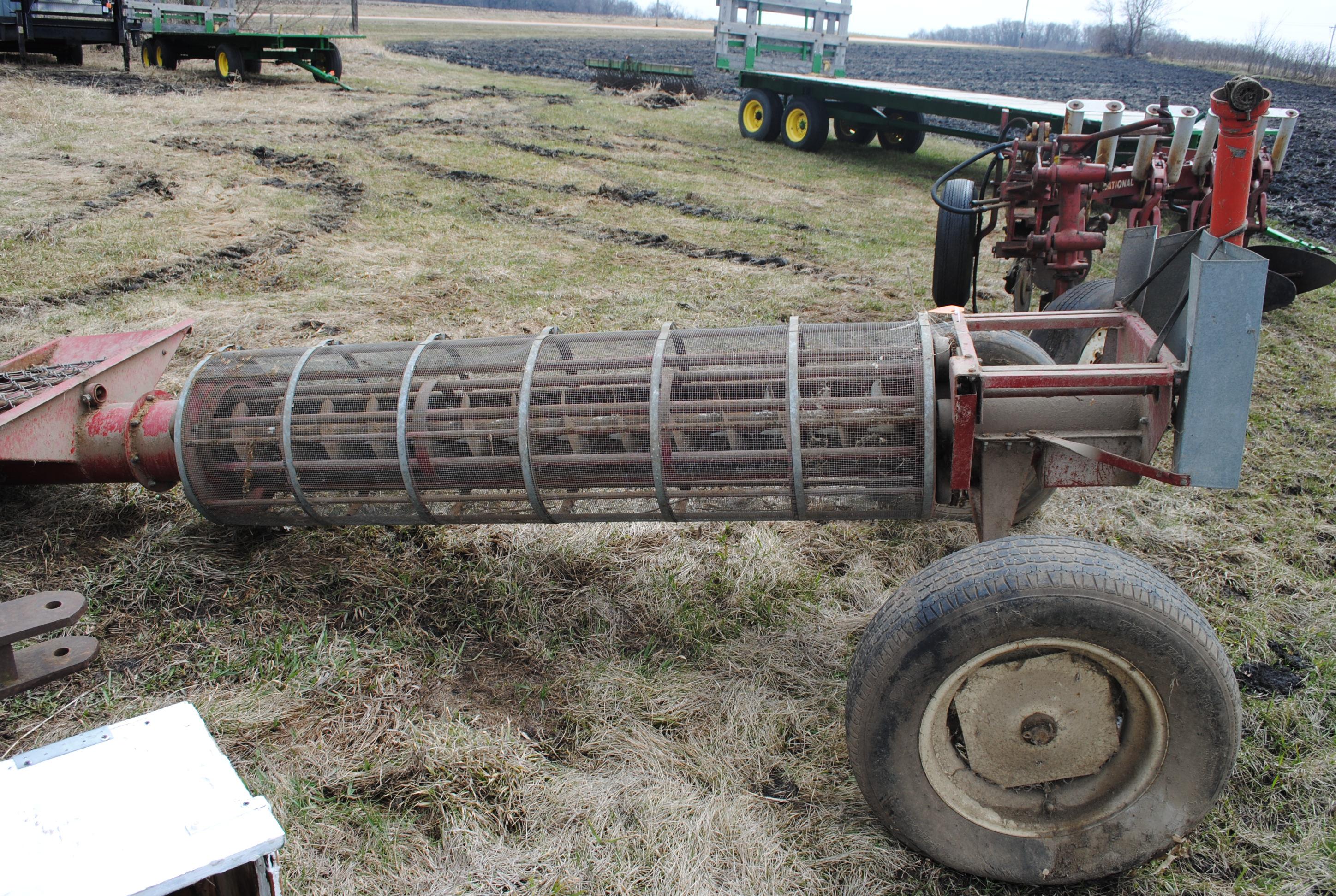 Feterl Model 85 Grain Screener, 6' screen, 540 pto driven