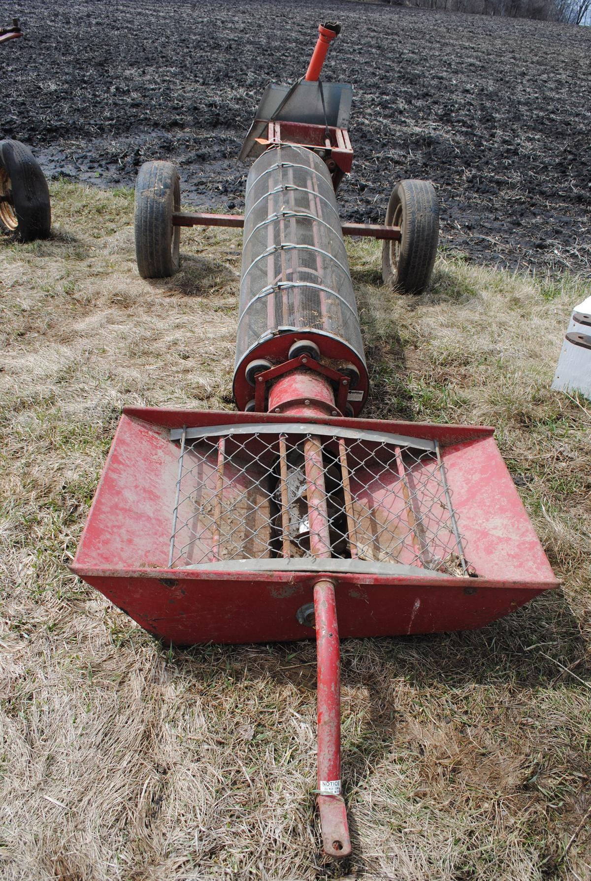 Feterl Model 85 Grain Screener, 6' screen, 540 pto driven