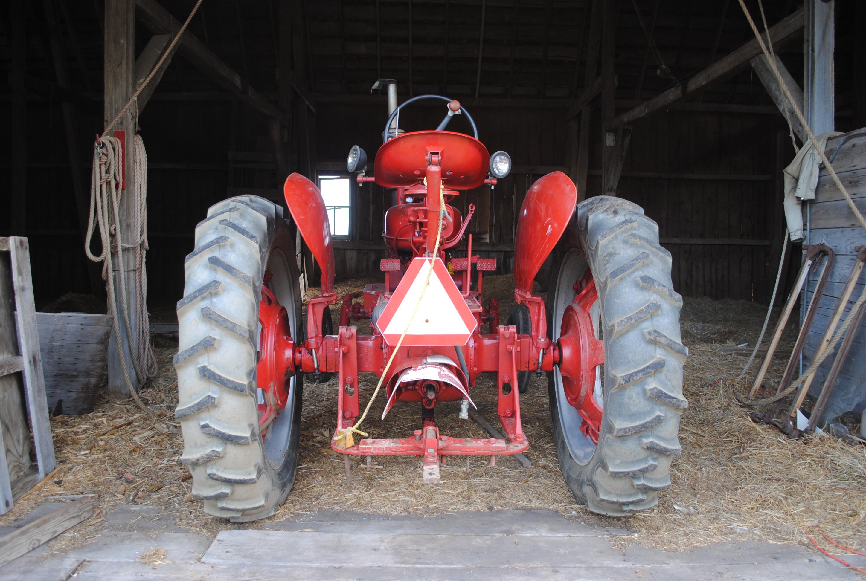 Farmall 'H' with wide front, clam shell fenders, 6.00-16 fronts, 12.4-38 rears, Serial No. 173710