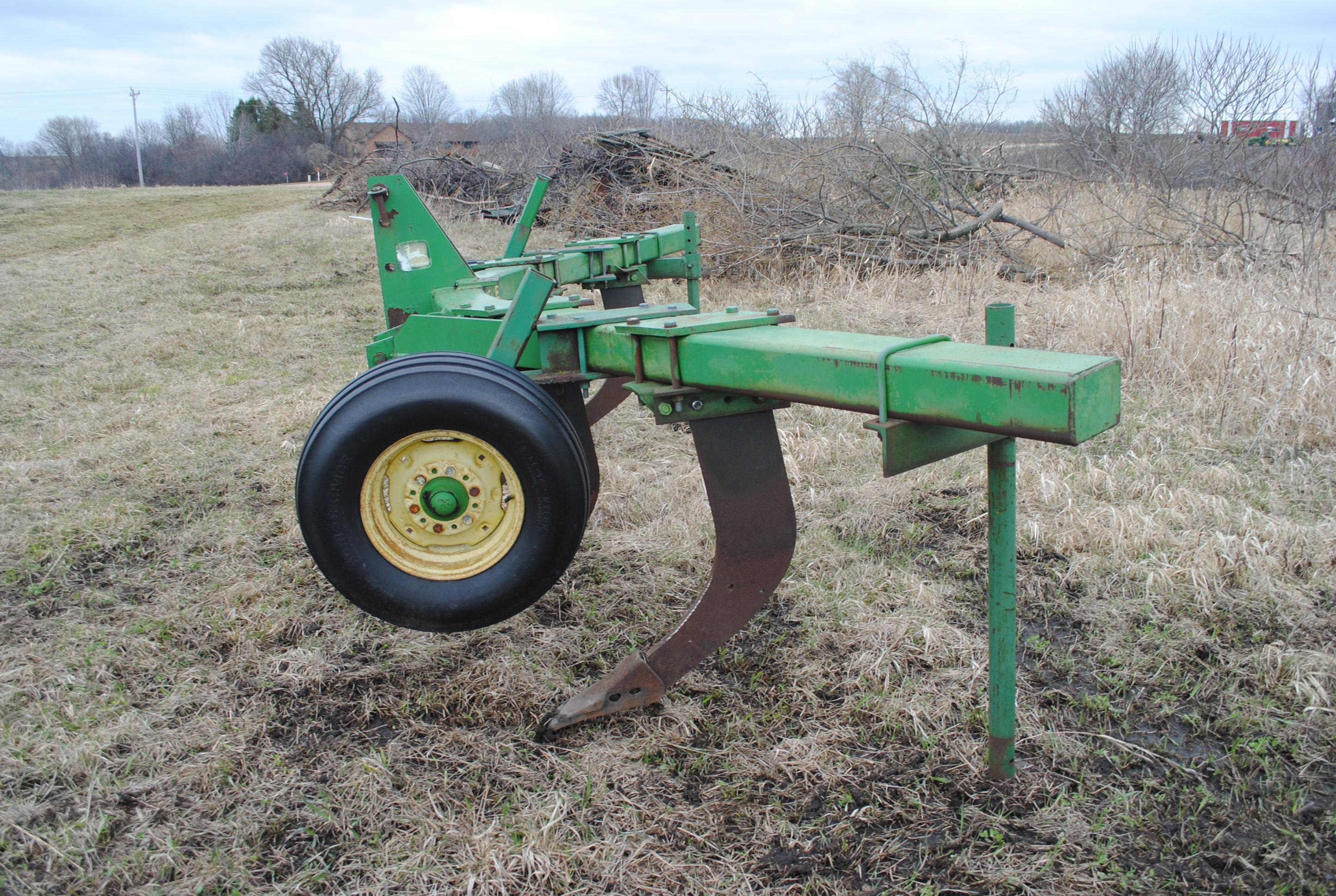 John Deere 5-Shank Ripper, 3-point