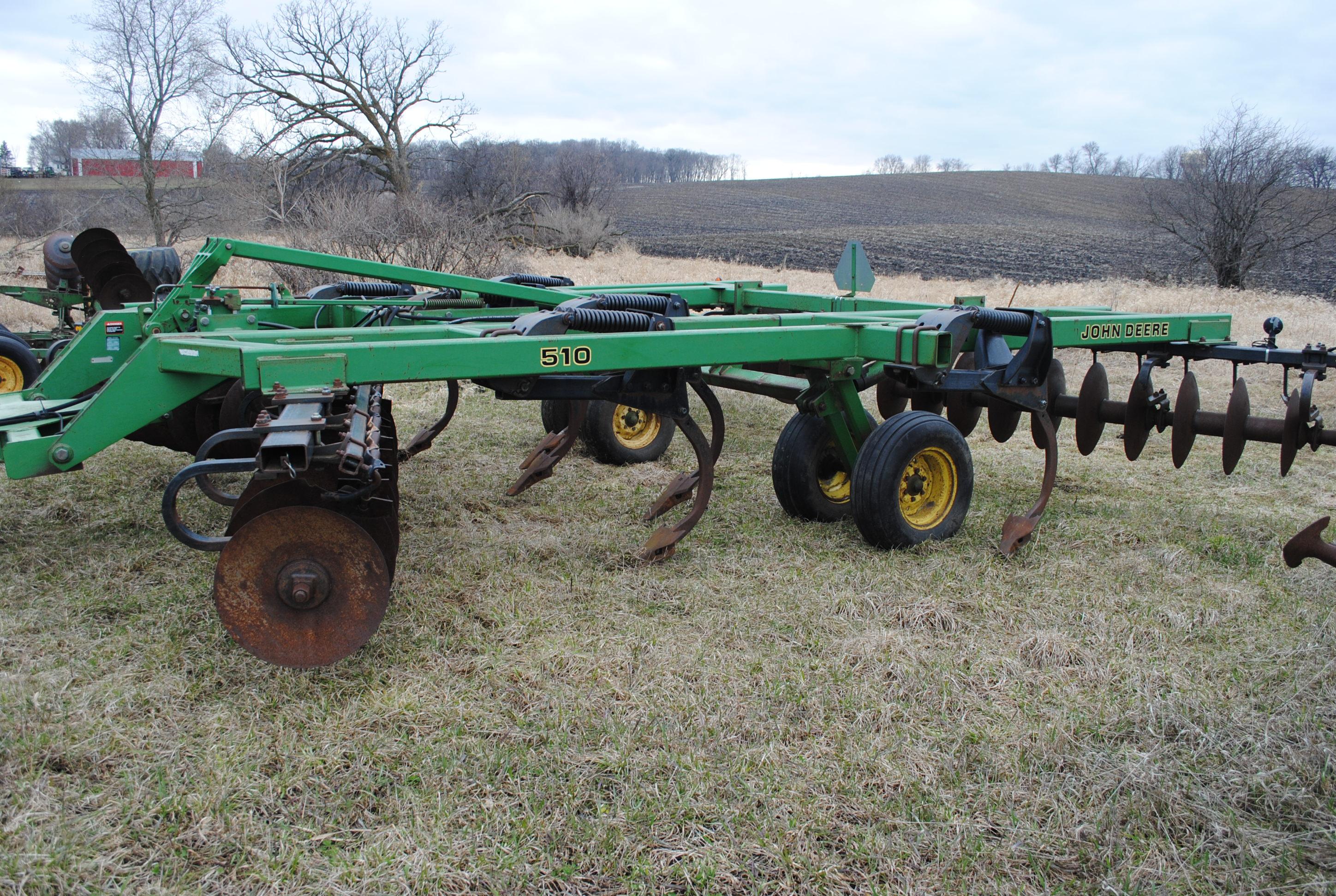 John Deere 510 7-shank Disc Ripper with disc cleaners