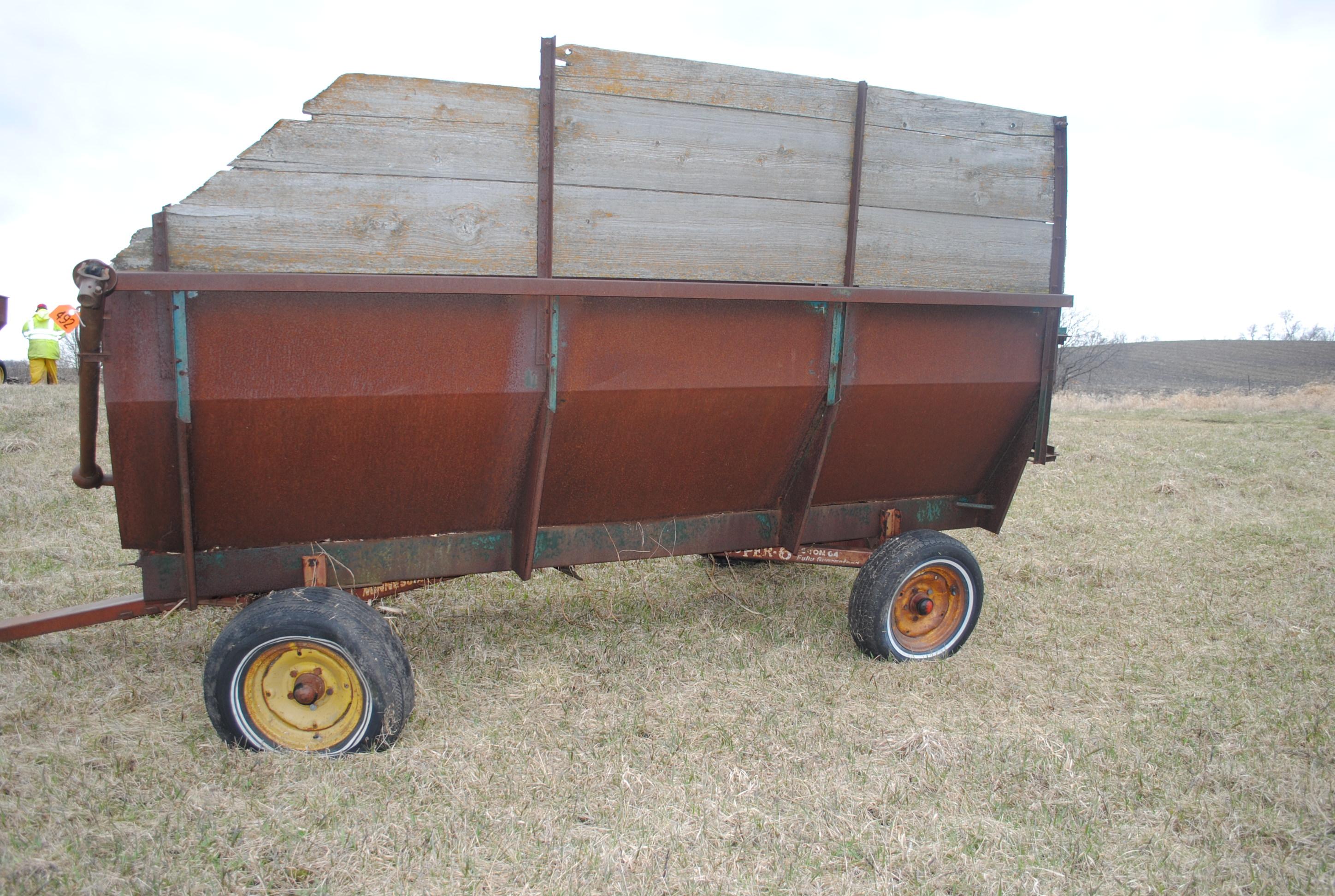 Flarebox with pto apron floor on MN Heavy Duty Super 6 running gear, bad floor