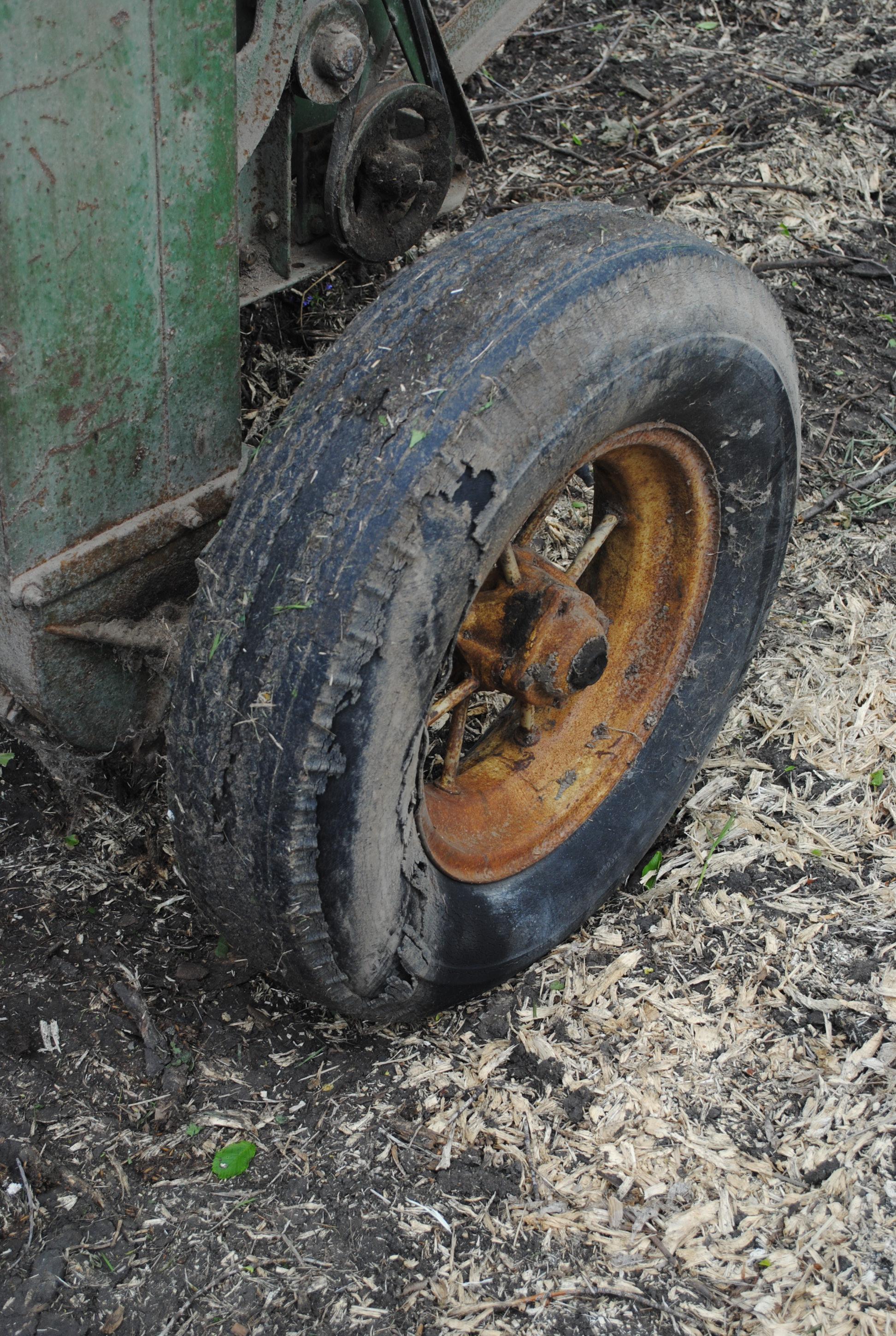 John Deere Model 71 Corn Sheller, rough tires