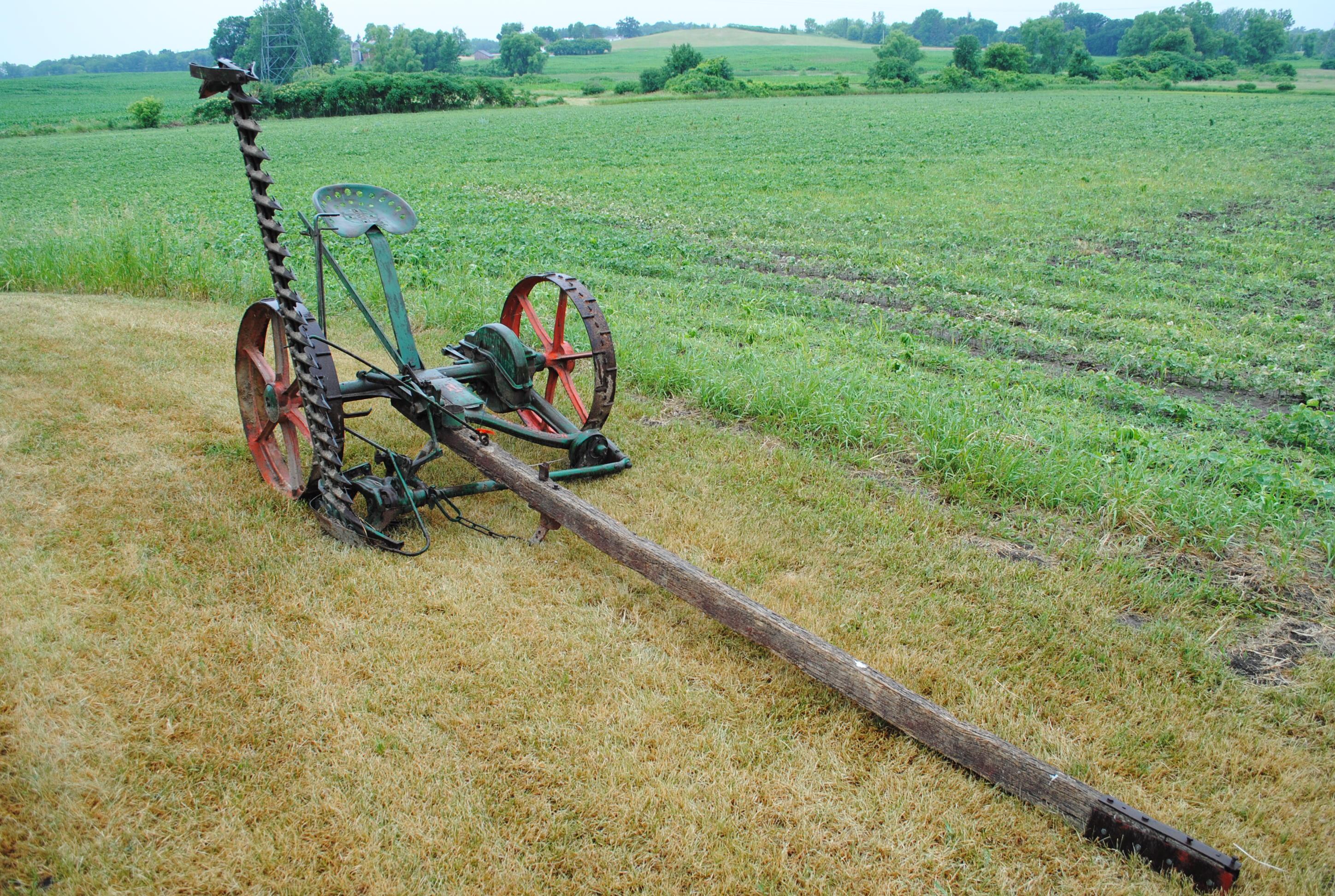 New Idea #10 Horse-drawn sickle mower, 5-1/2'