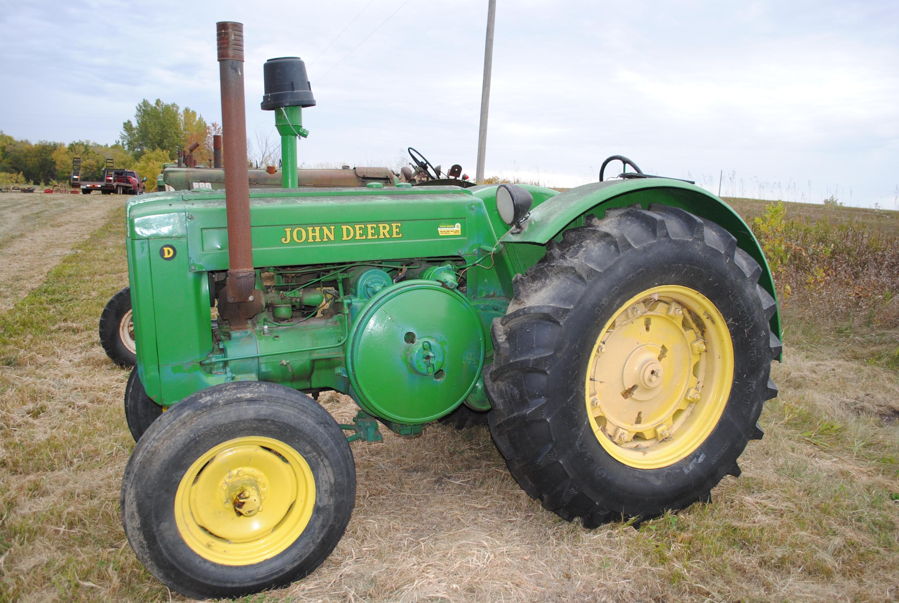 John Deere 'D', fenders, lights, electric start, 16.9-30 rears, 7.50-18 fronts, tires are near new,