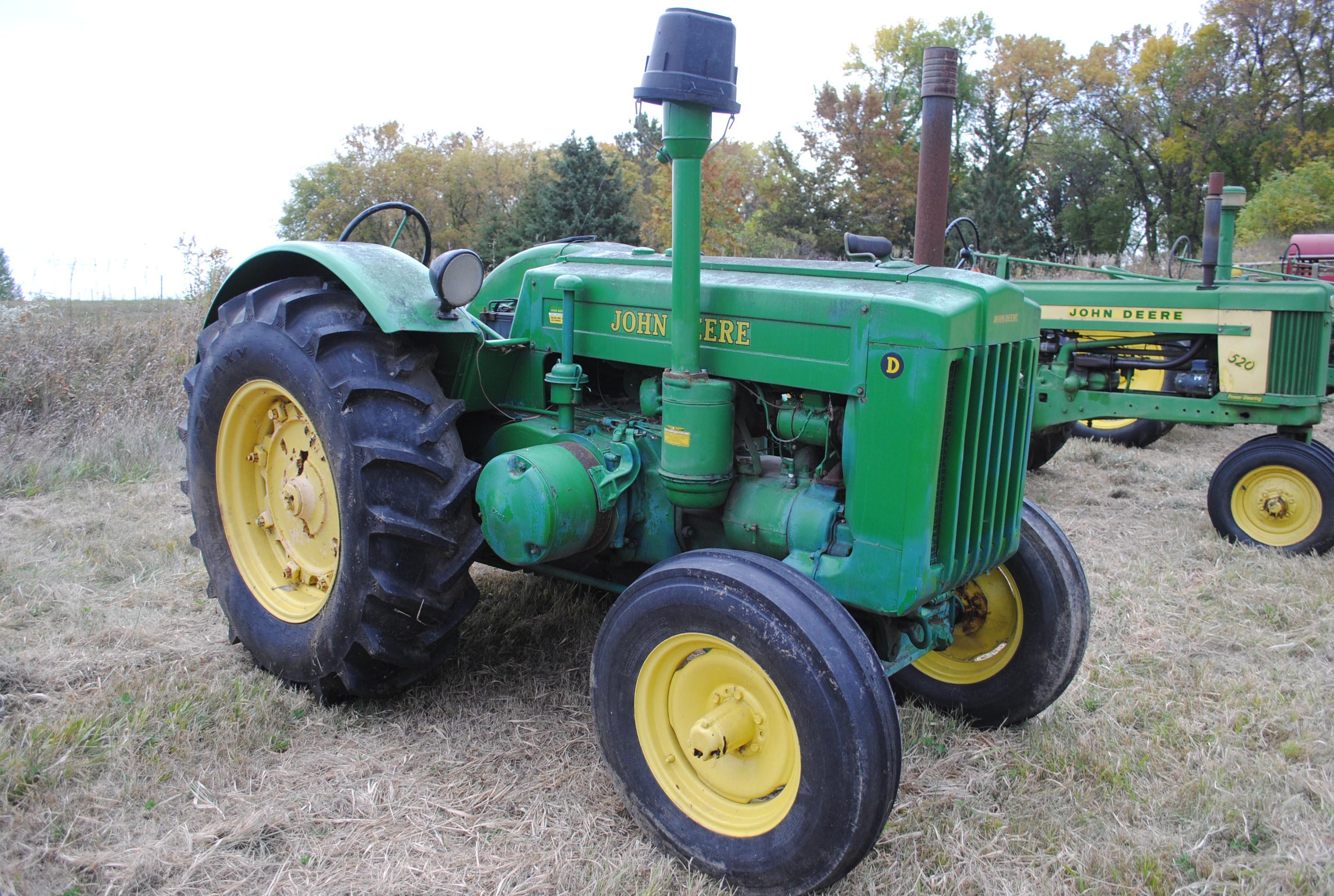 John Deere 'D', fenders, lights, electric start, 16.9-30 rears, 7.50-18 fronts, tires are near new,