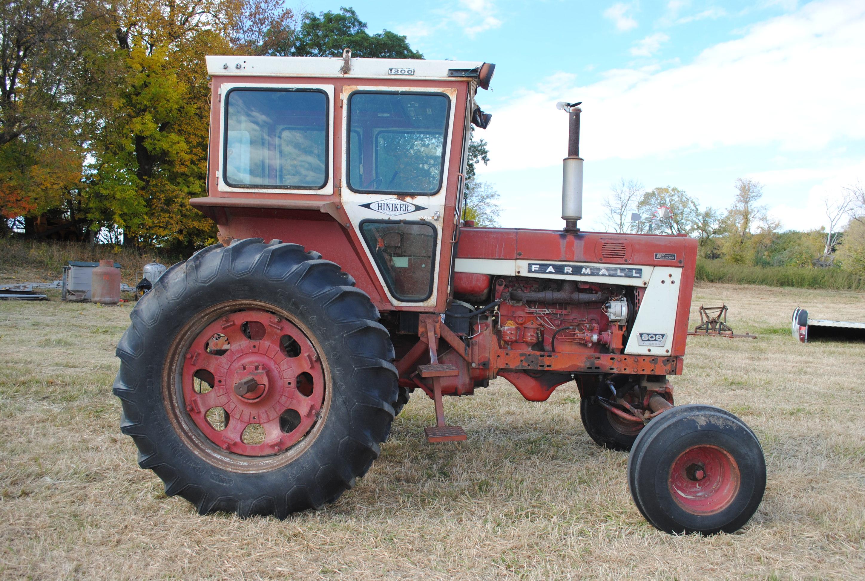 International 806 Diesel Tractor, wide front, 3-point, dual remotes, Hiniker cab, has 2 new batterie