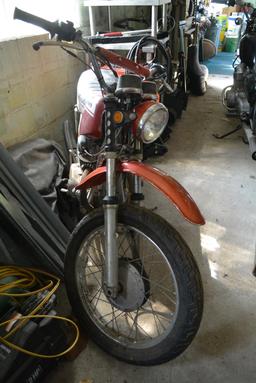 1970 Honda 350 Motorcycle, lights, shows 10,570 miles, NO KEY, has not been ran recently, might need