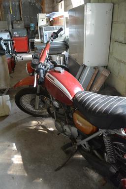 1970 Honda 350 Motorcycle, lights, shows 10,570 miles, NO KEY, has not been ran recently, might need