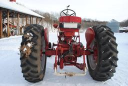 Farmall 560 Diesel Tractor, wide front, fenders, 540 pto, 2 hydraulics, 2 sets of wheel weights, fas