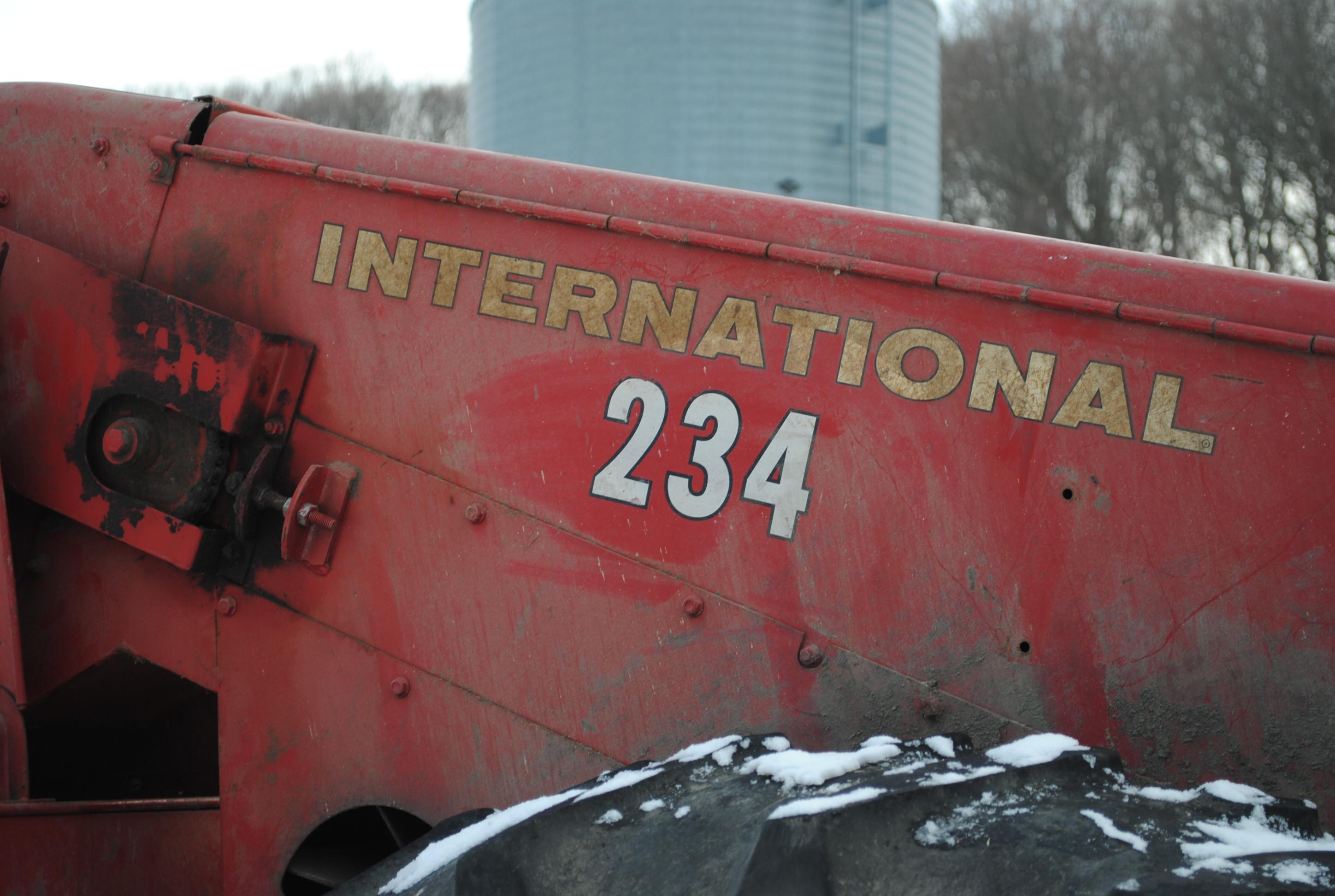 Farmall 560 Gas Tractor with International 234 mounted picker, fast hitch lift, narrow front, had $4