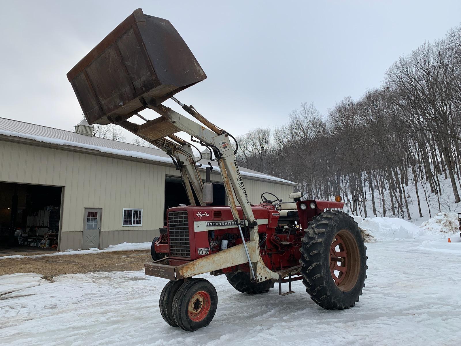 International 656 Hydro Gas Tractor with International 2000 hydraulic loader, fast hitch & drawbar,