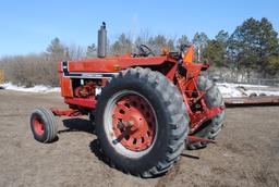 1976 International 966 Blackstripe, 3-point, 1,000 & 540 pto, 2- hydraulics, draw bar, fenders, 10.0