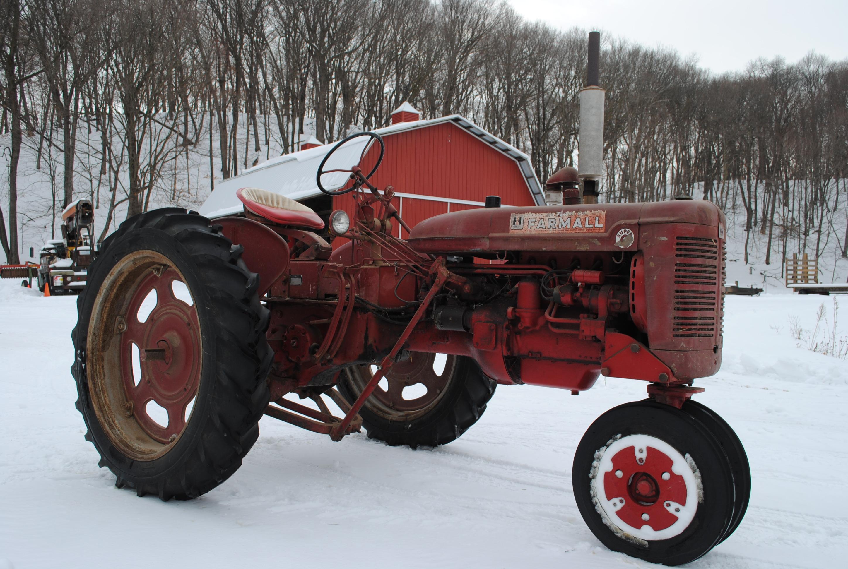 Farmall Super 'C' Tractor, narrow front, fenders, fast hitch with draw bar, electric start, 540 pto,