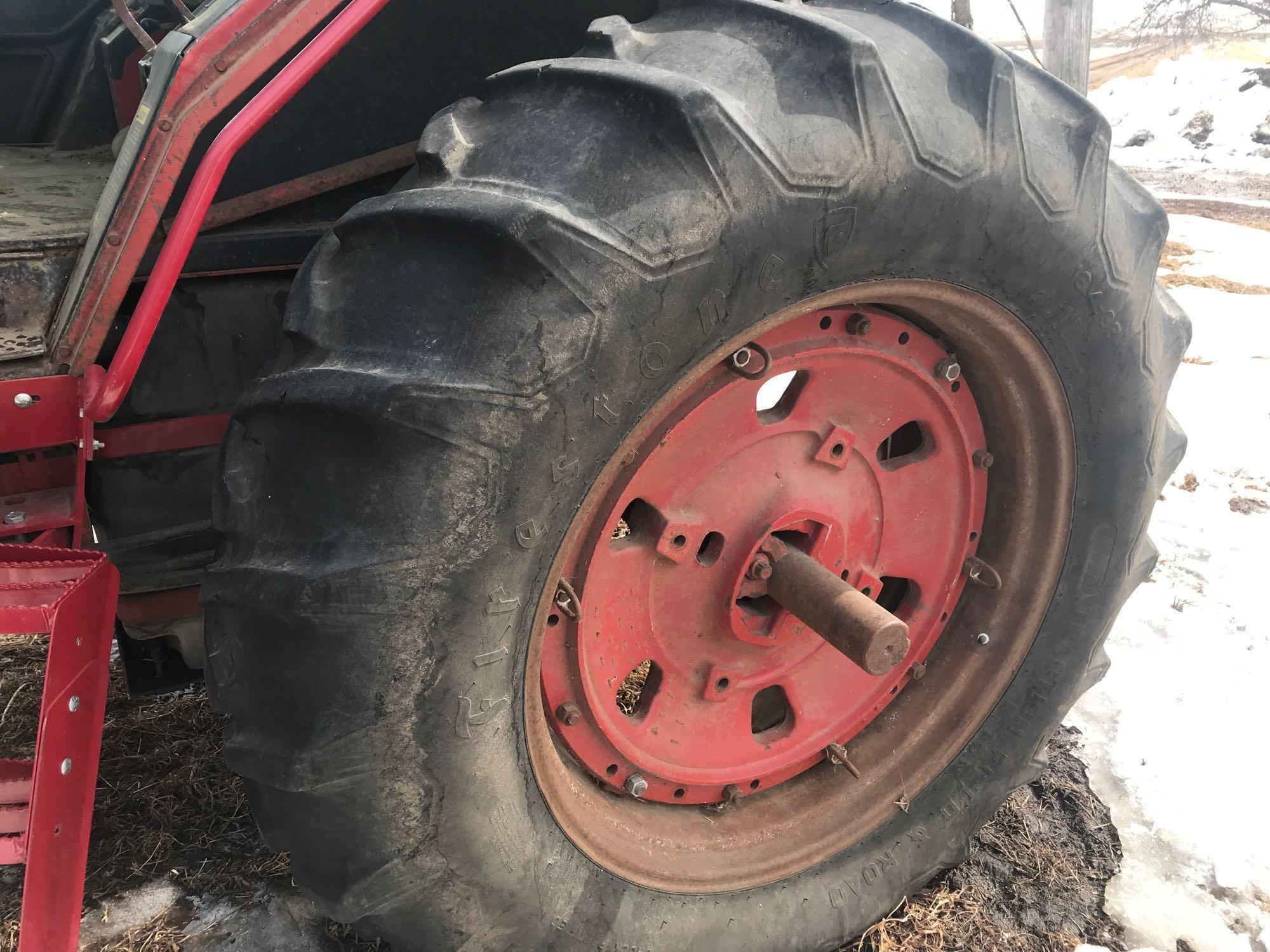 IH 1086 w/ Westendorf Wl-40 QuickTach Loader