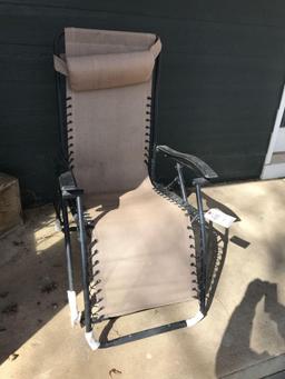 Reclining outdoor lounge chair. No shipping.