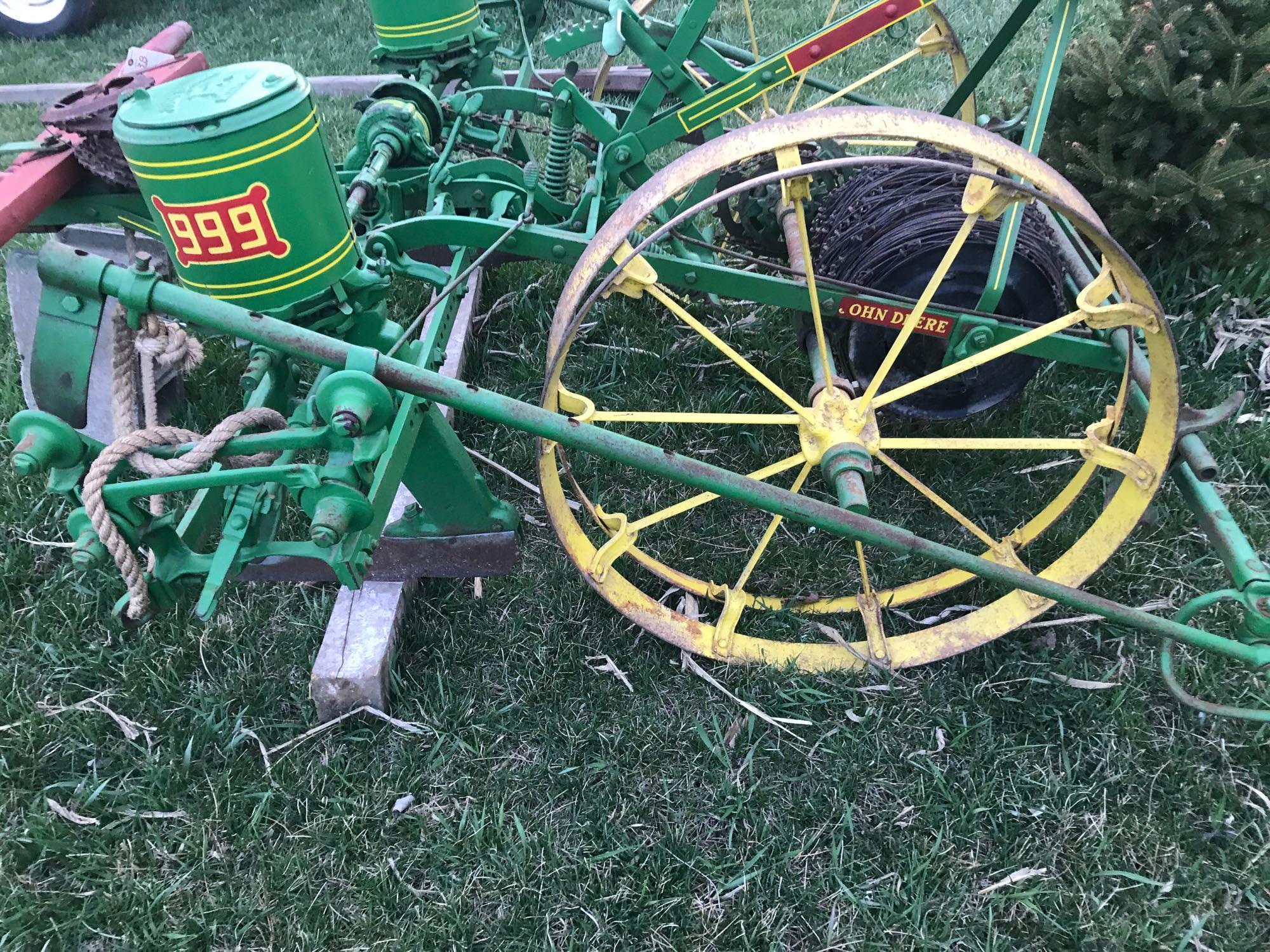 JD 999 corn planter, fully operational