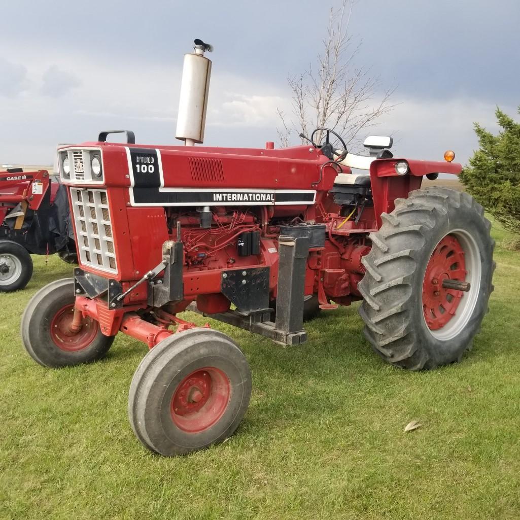 1974 International 100 hydro, 2WD open station diesel, 2 range hydro transmission, wide front, rear