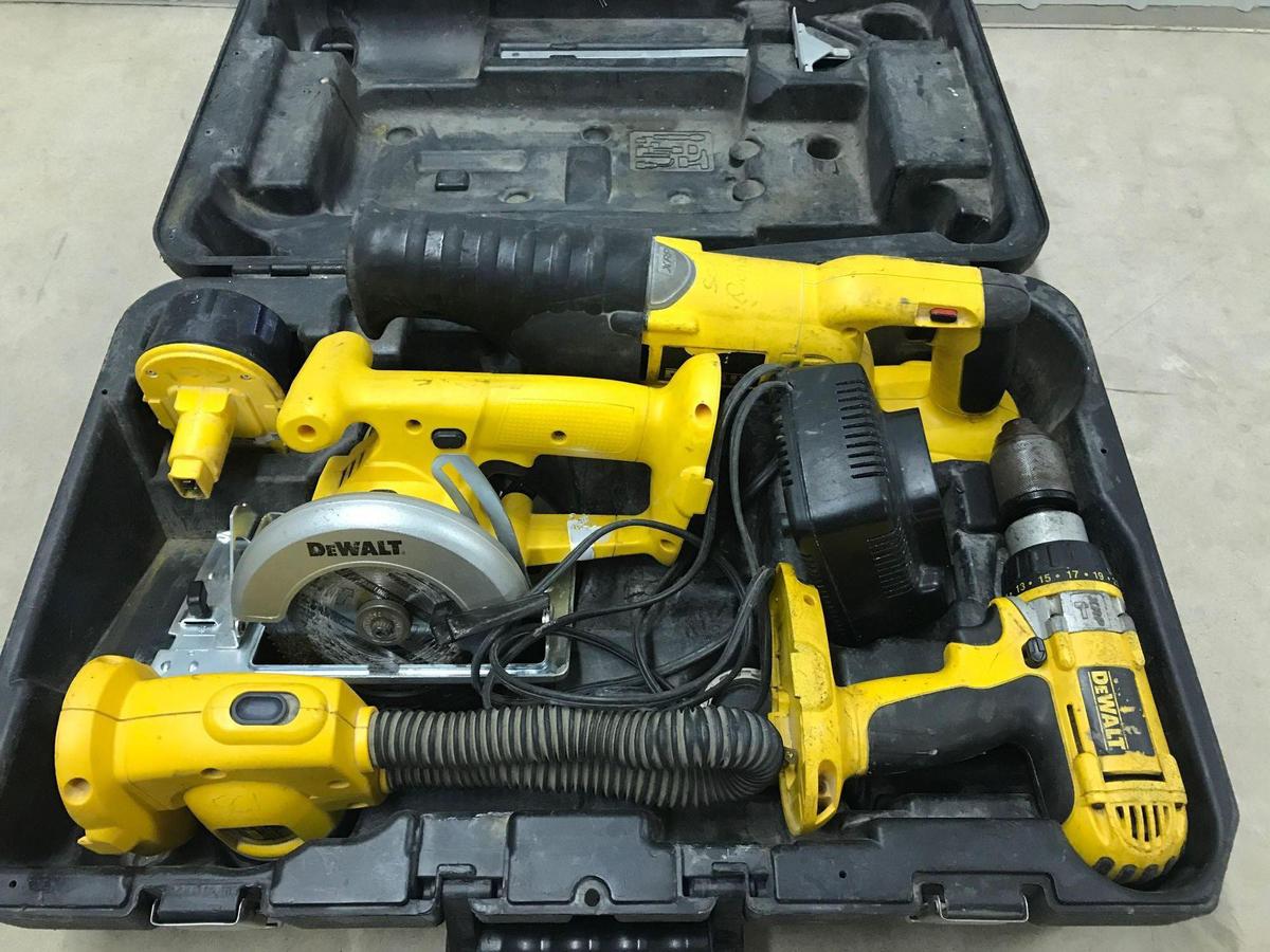 DeWalt combo set in case including: 1 battery and charger, 5'' circular saw, variable speed