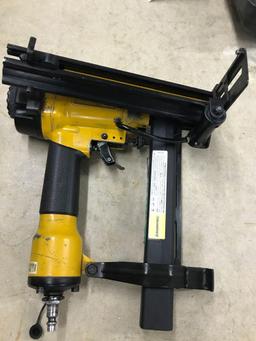 Bostitch air paper nailer, 3/4''-1 1/2'', with case. Works well