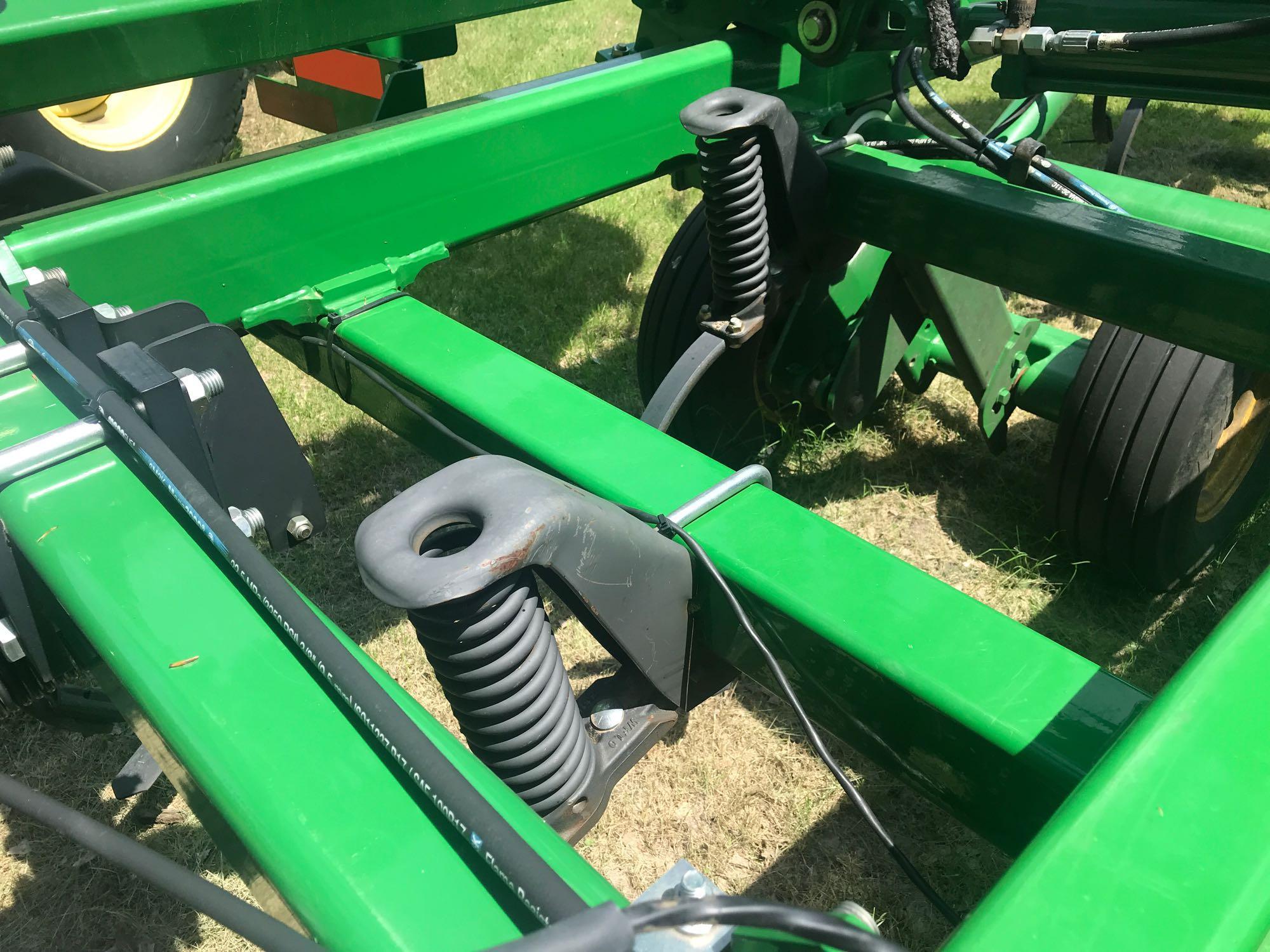 2013 John Deere 2310 mulch finisher, 27' 9", one owner, 4,000 acres, new shovels, with rolling