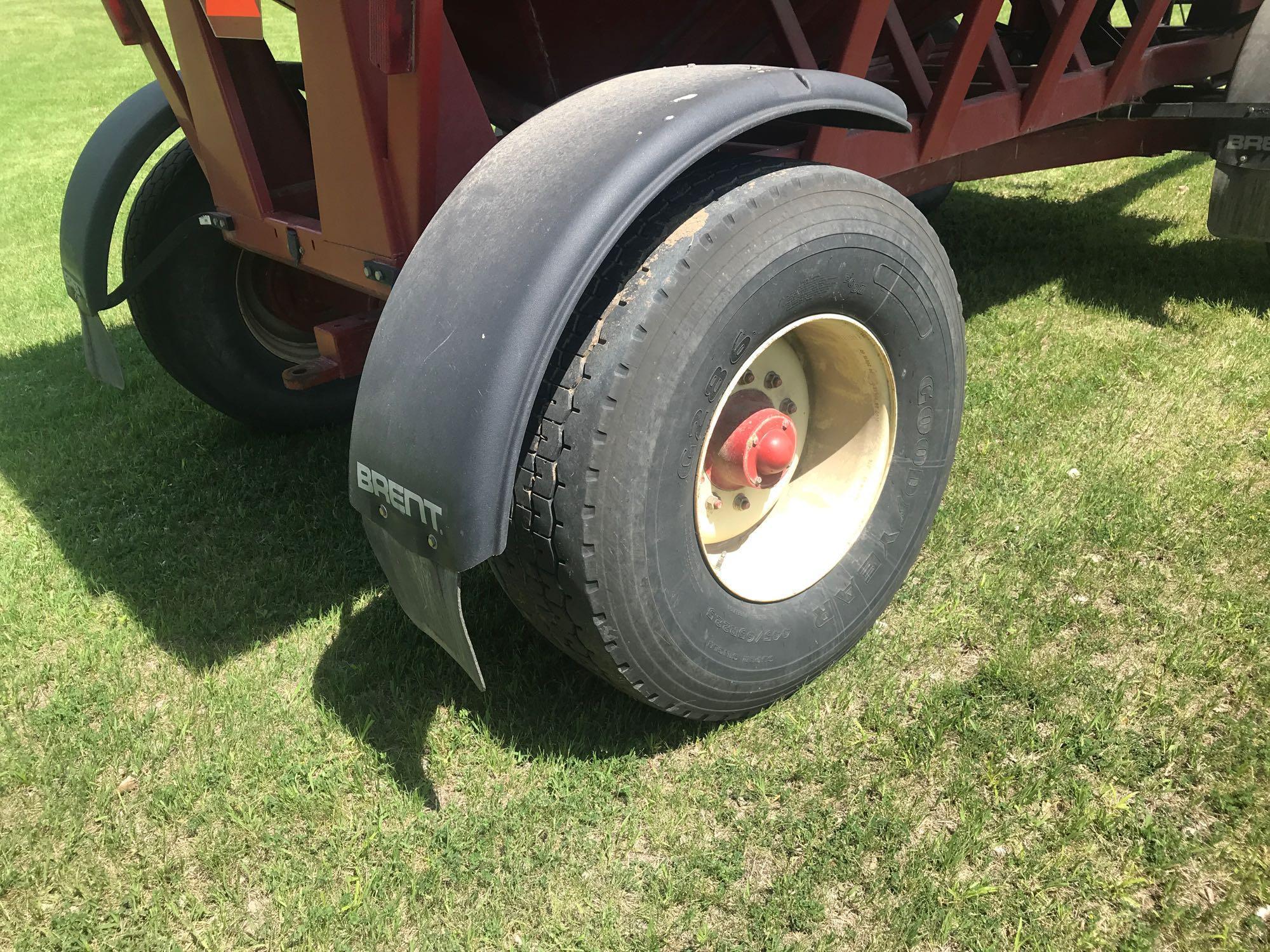 Brent 644 gravity wagon, brakes, 425/65/R22.5 tires, brakes