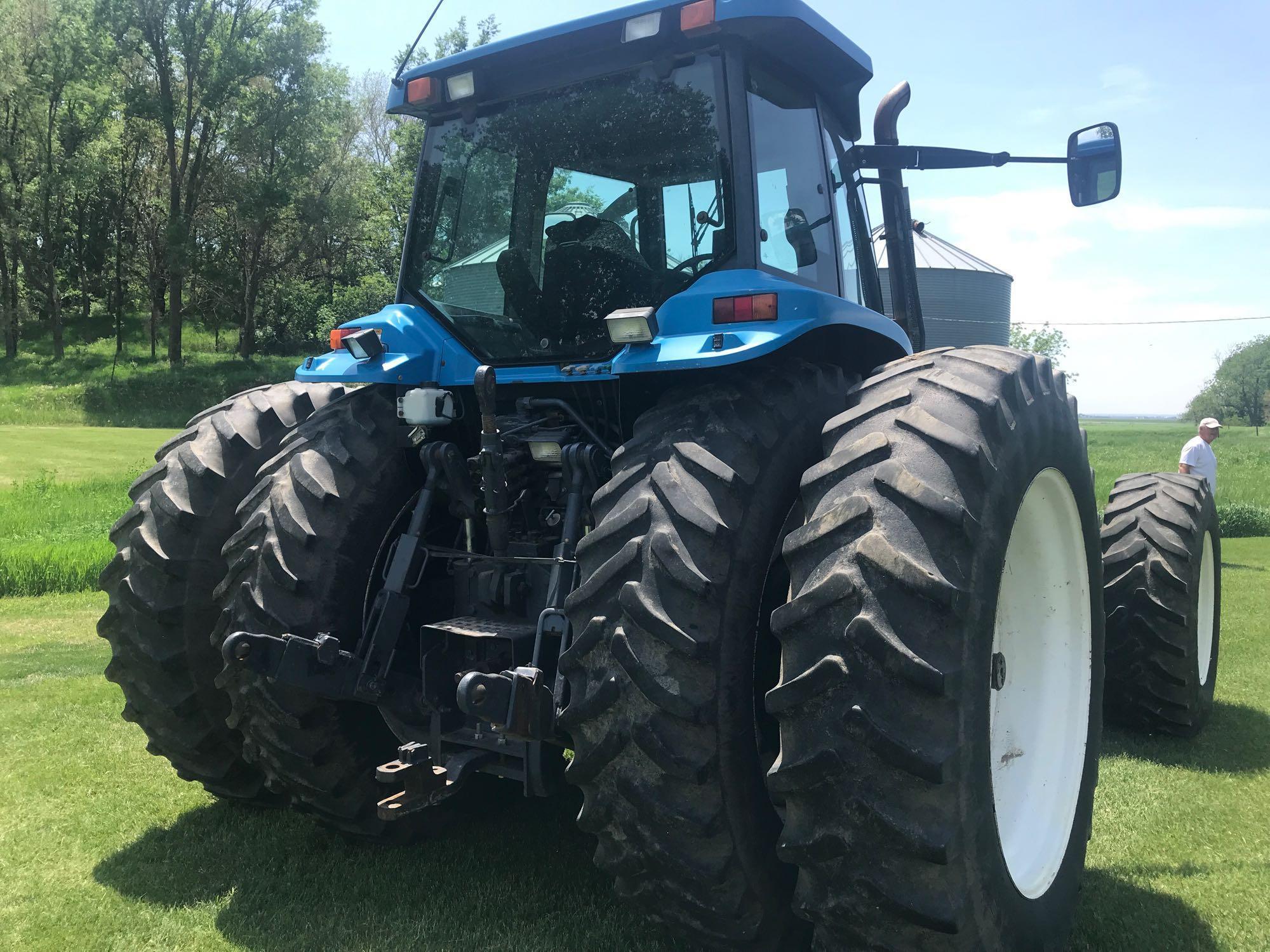 2000 New Hollond 8970 MFD, power shift, 6 outlets, 6474 hours. 22 front weights 3pt.; tires: inside