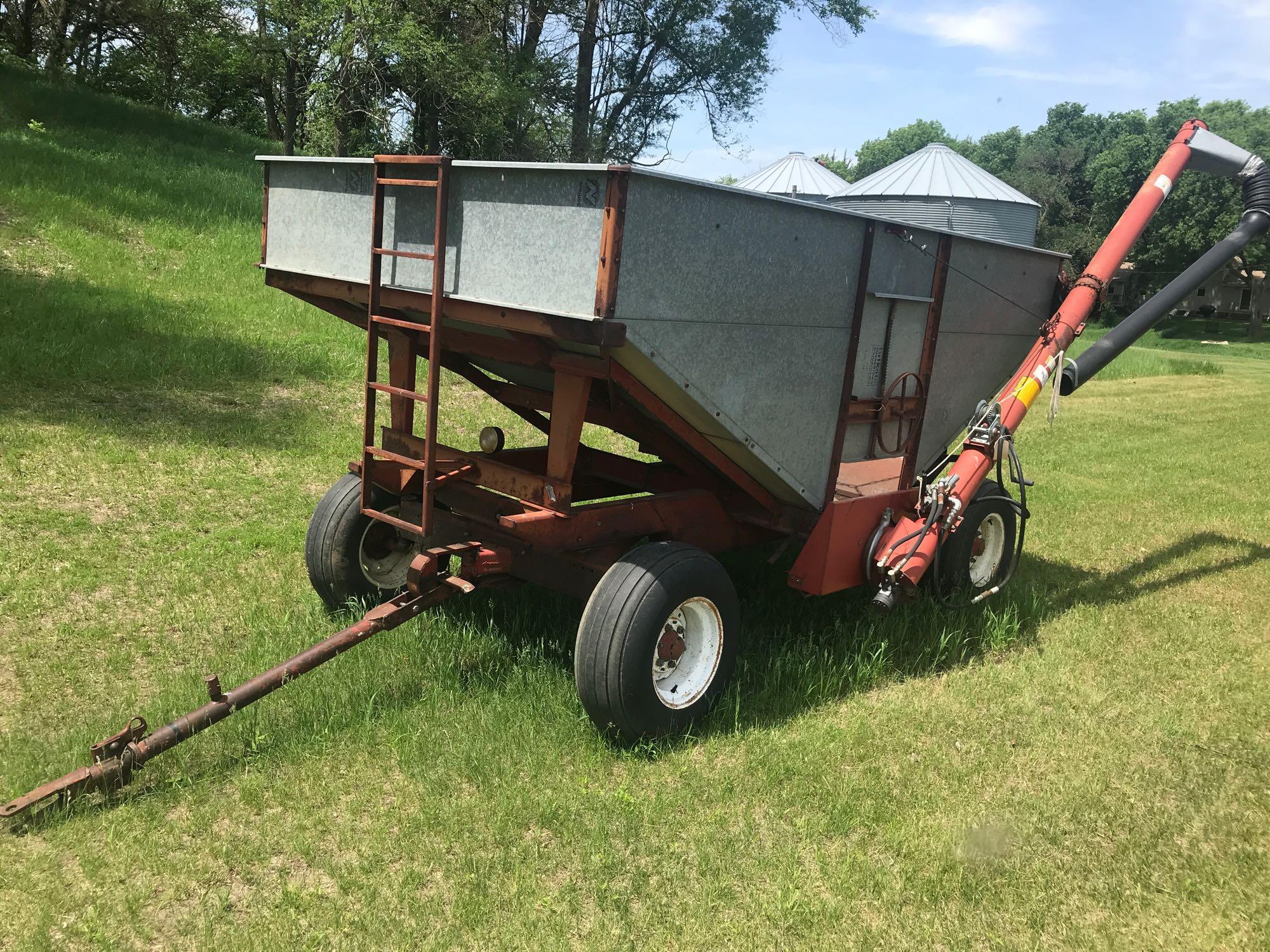 Heider 250 bushel seed tender gravity box w/ 6" auger and Briggs and Stratton 6 h.p. motor on