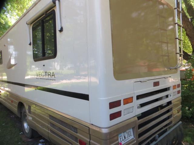 1996 Winnebago Vectra Motorhome w/6 cyl. Diesel engine, auto, sleeps 6, generator, computerized self