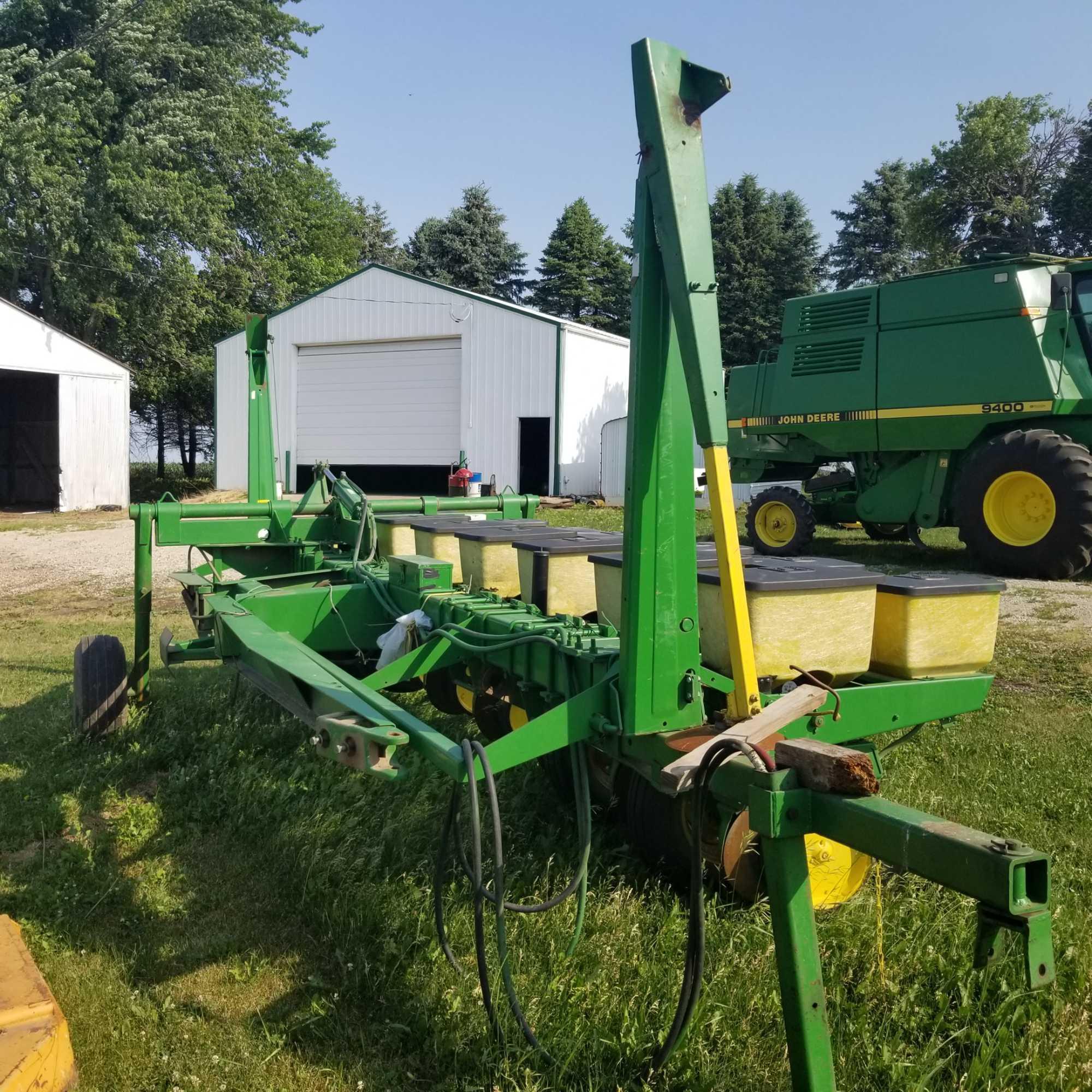 1976 John Deere 8RN 7000 Planter