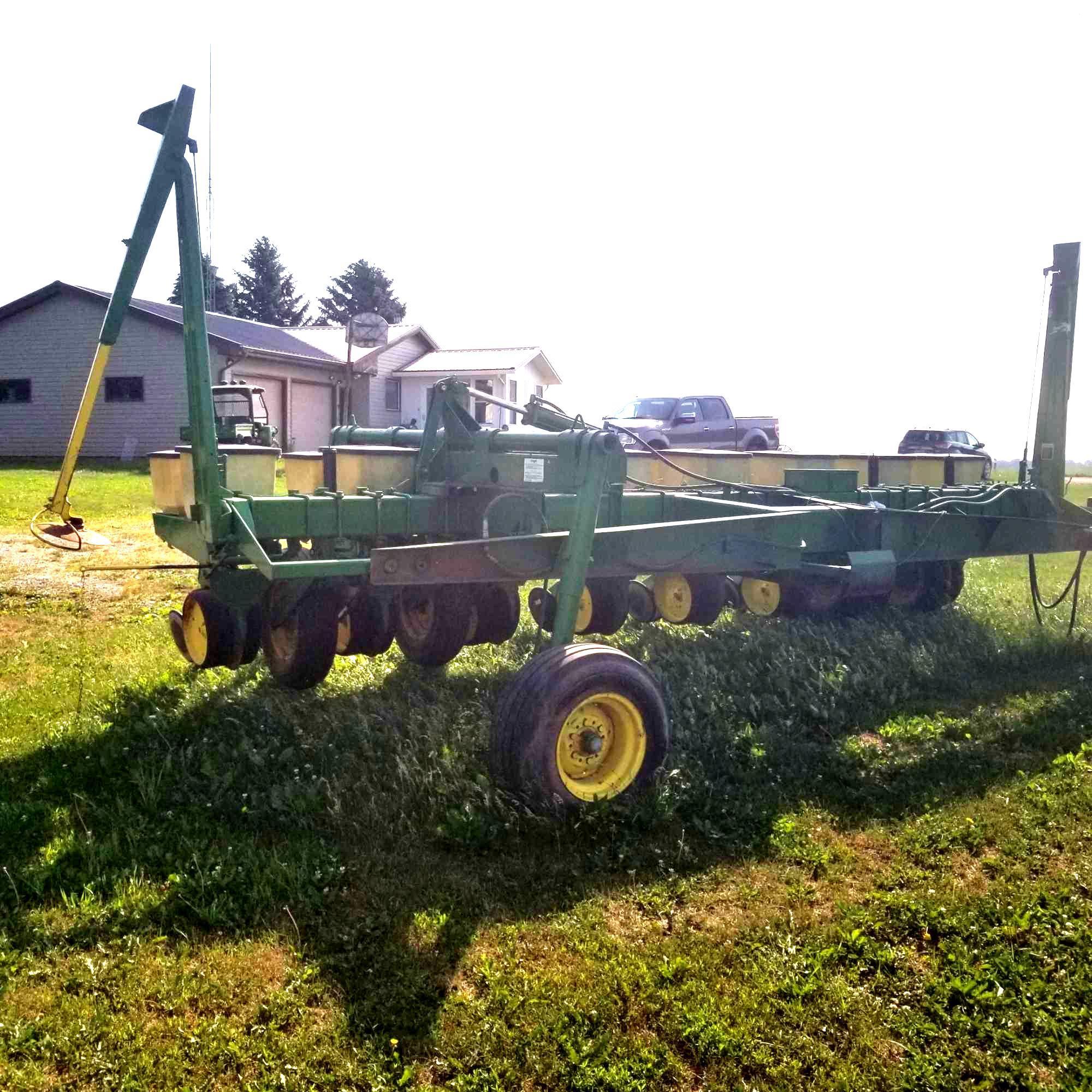 1976 John Deere 8RN 7000 Planter