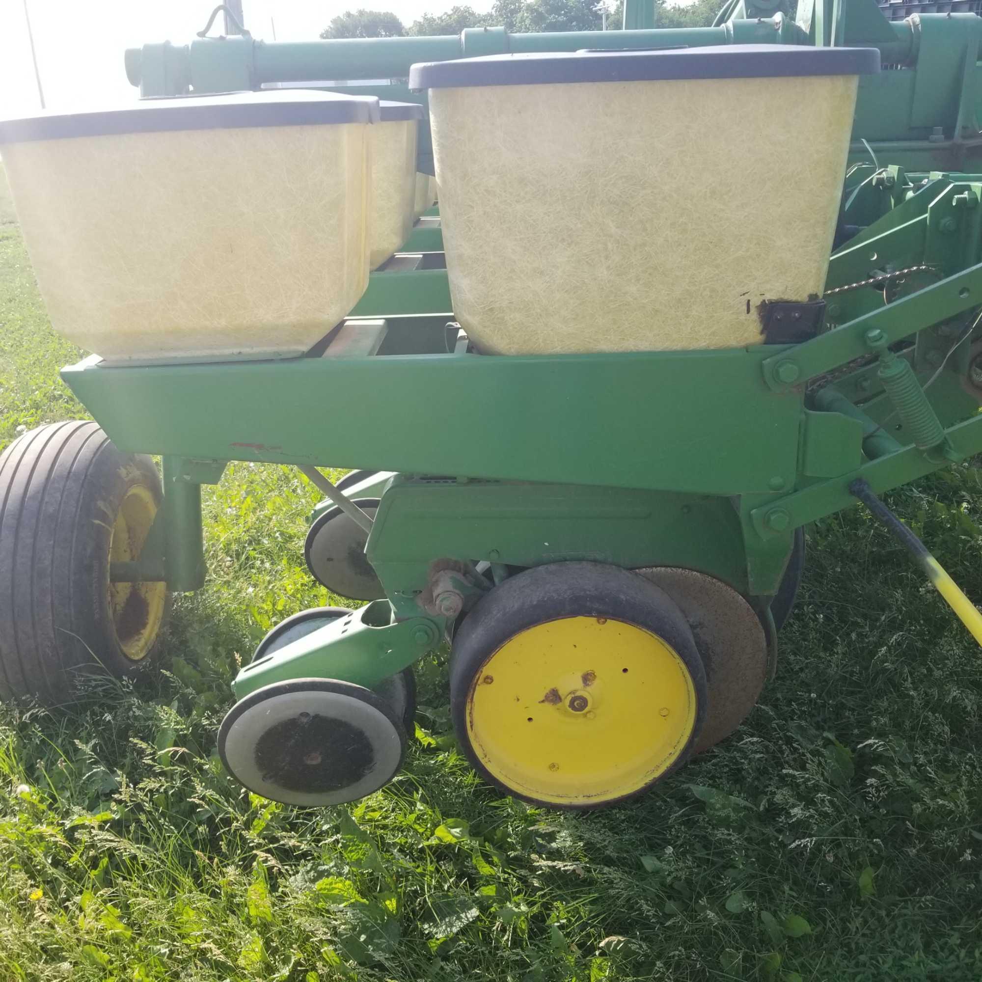 1976 John Deere 8RN 7000 Planter