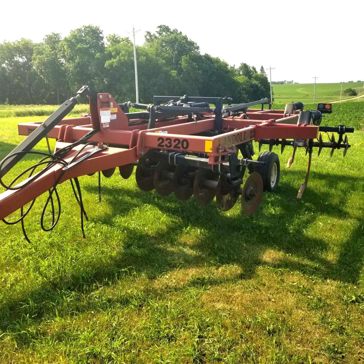 Landoll 2320 Weatherproofer II 6 shank Disc Ripper